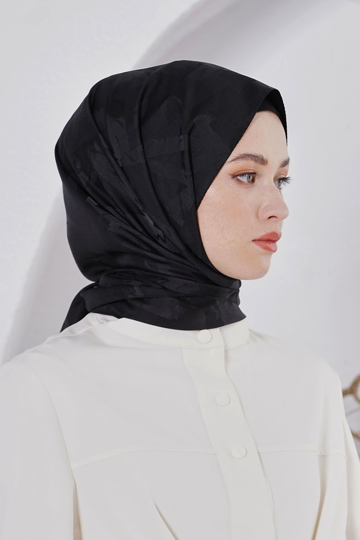 شال سیاه زنانه حجاب روسری JAKAR SHAWL DELTA 4299 Loryan
