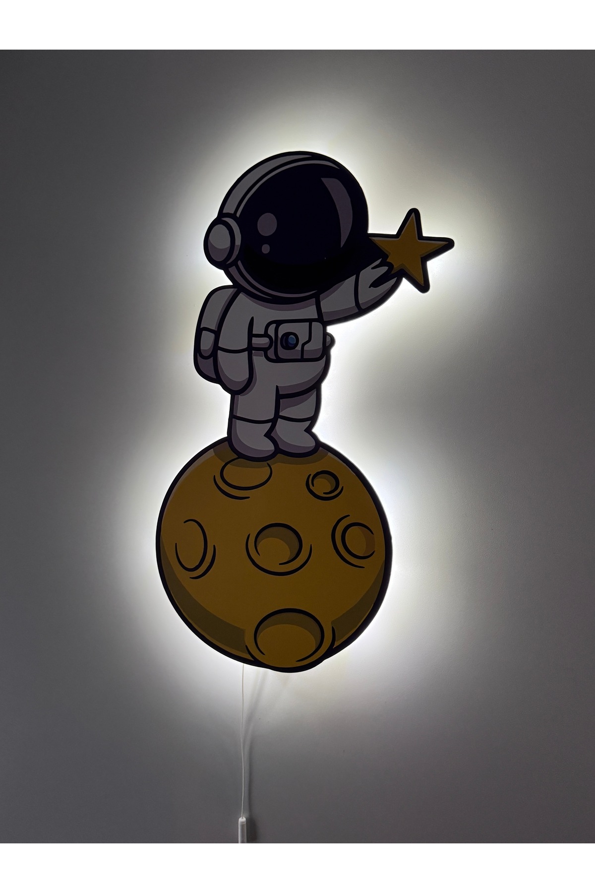 UViolets Dekoratif Ahşap Baskılı Ay Üzerinde Yıldız Tutan Astronot Çocuk Odası Gece Lambası 20*37 fotoğrafı 4 (önizleme)