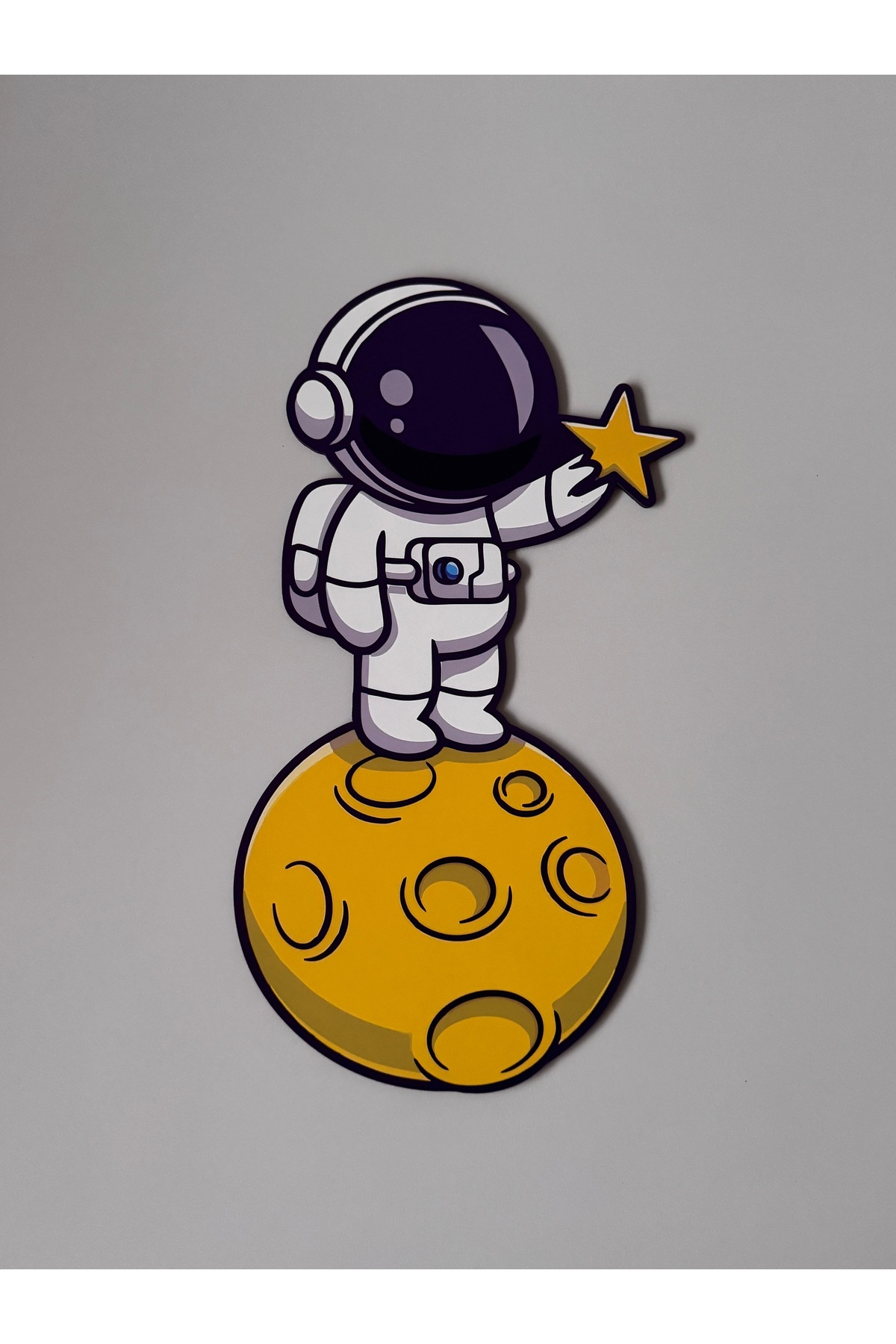 UViolets Dekoratif Ahşap Baskılı Ay Üzerinde Yıldız Tutan Astronot Çocuk Odası Gece Lambası 20*37 fotoğrafı 2 (önizleme)
