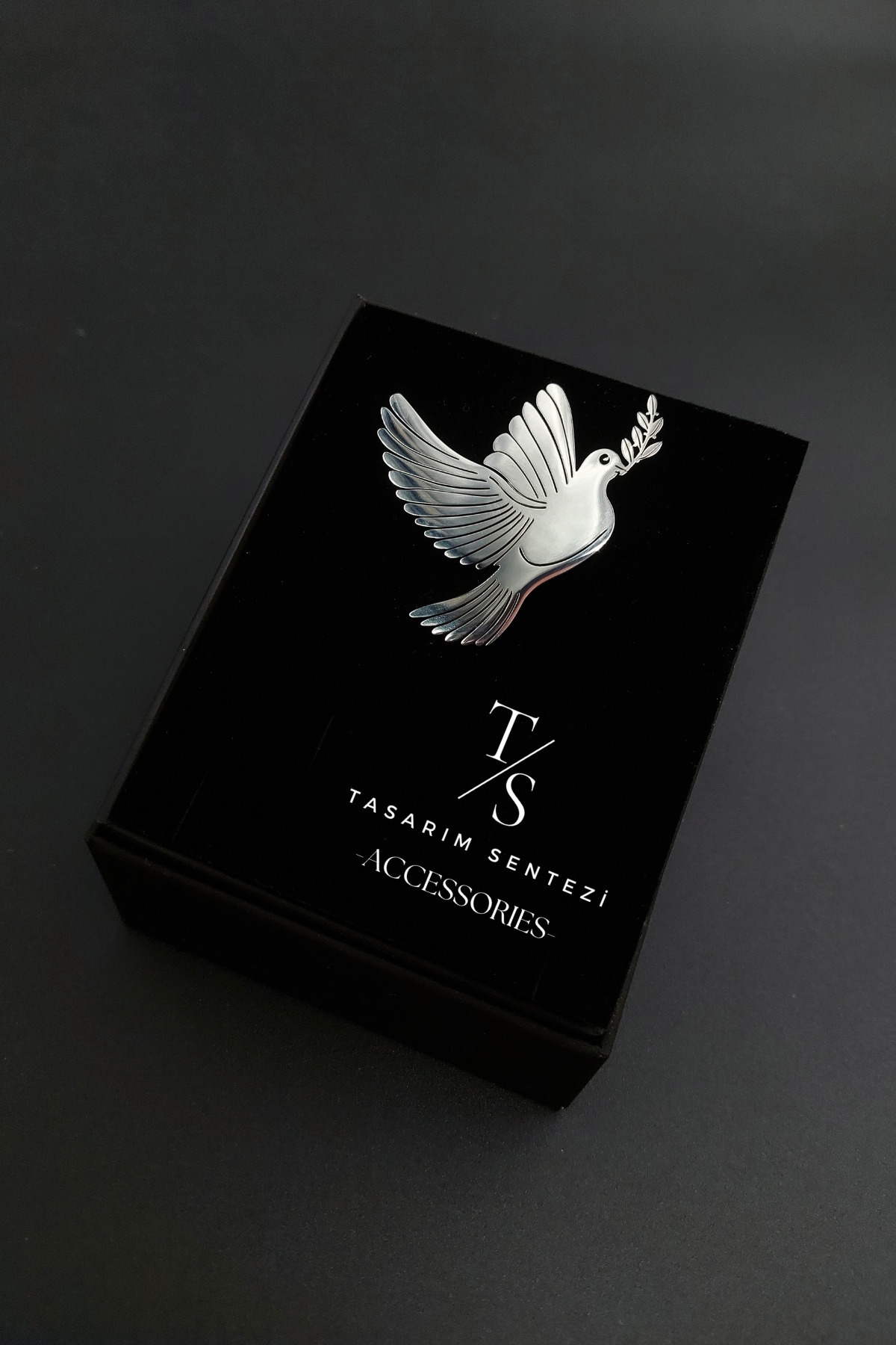 Brooch Steel Badge Pigeon Olive Branch Peace Rebirth Silver Collar Clothing Jewelry Accessory