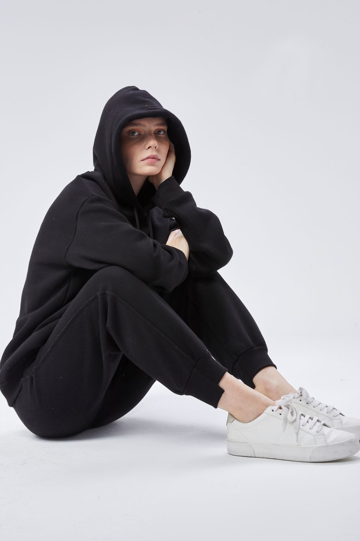 soBasic-Raised Three Thread Tracksuit Set with Stitching Detail on the Leg (Esftkm102) - Black 6