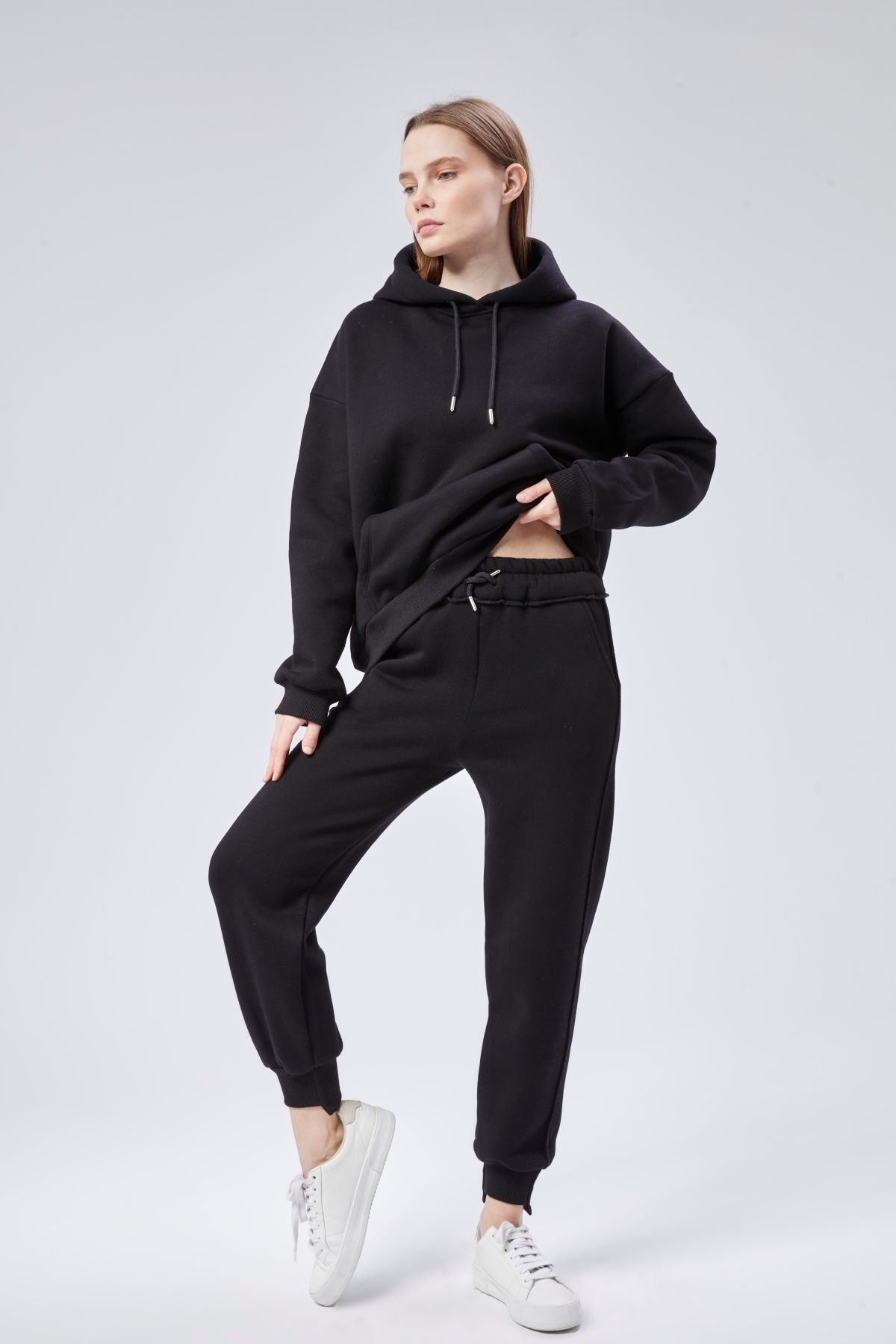 soBasic-Raised Three Thread Tracksuit Set with Stitching Detail on the Leg (Esftkm102) - Black 1