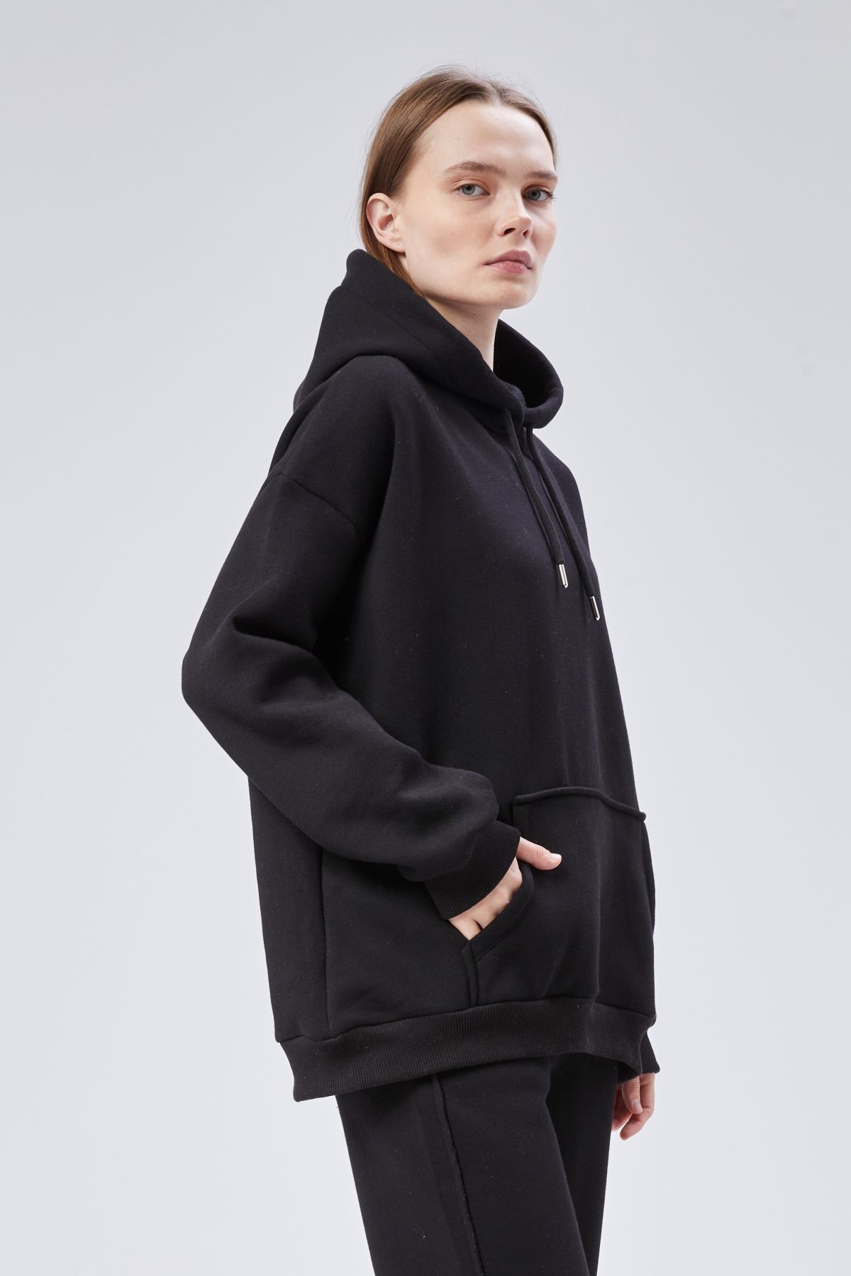 soBasic-Raised Three Thread Tracksuit Set with Stitching Detail on the Leg (Esftkm102) - Black 3