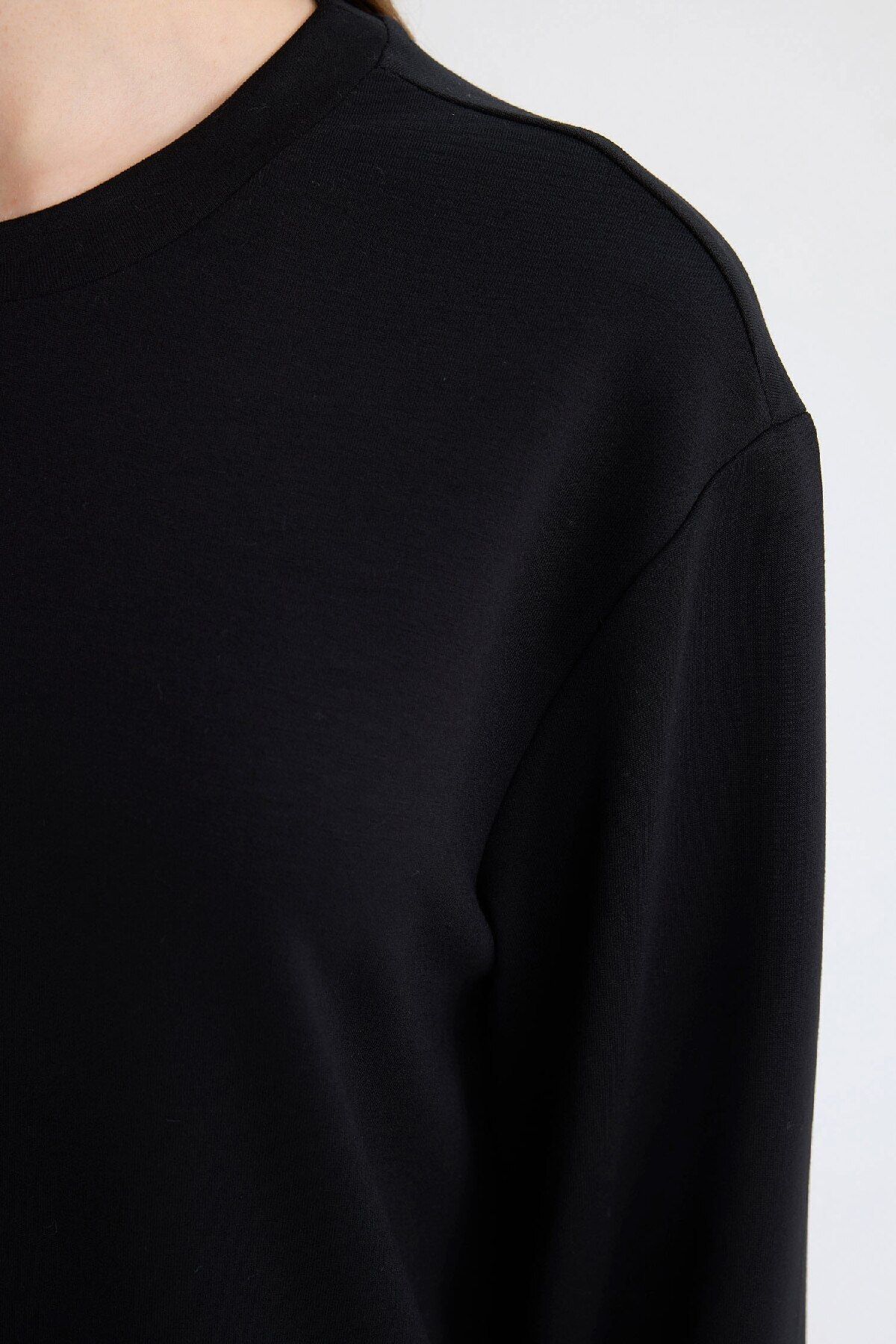 DeFacto-Čierna mikina Regular Fit Crew Neck Basic Plain Tunik 3168677 5