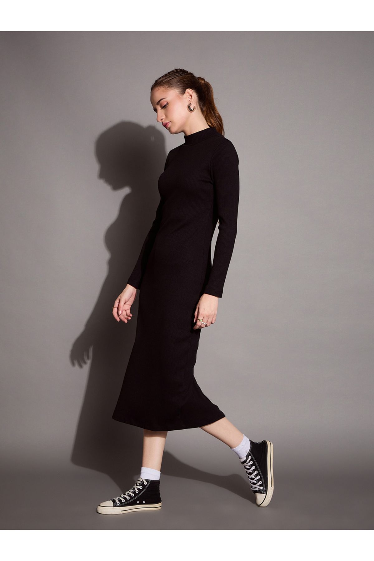 Sassafras By Styli-Ribbed Bodycon Midi Dress with Back Slit 3