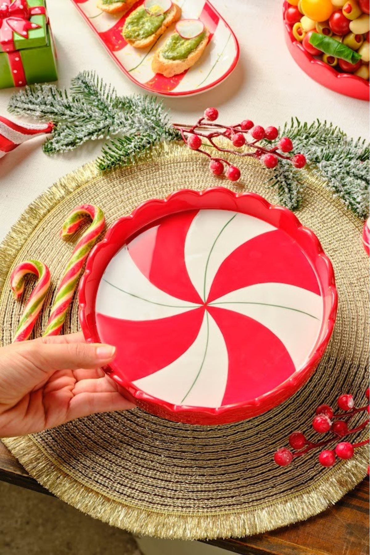 Karaca New Year Yılbaşı Candy Stripe Pasta Tabağı 20,5 cm - Fiyatı