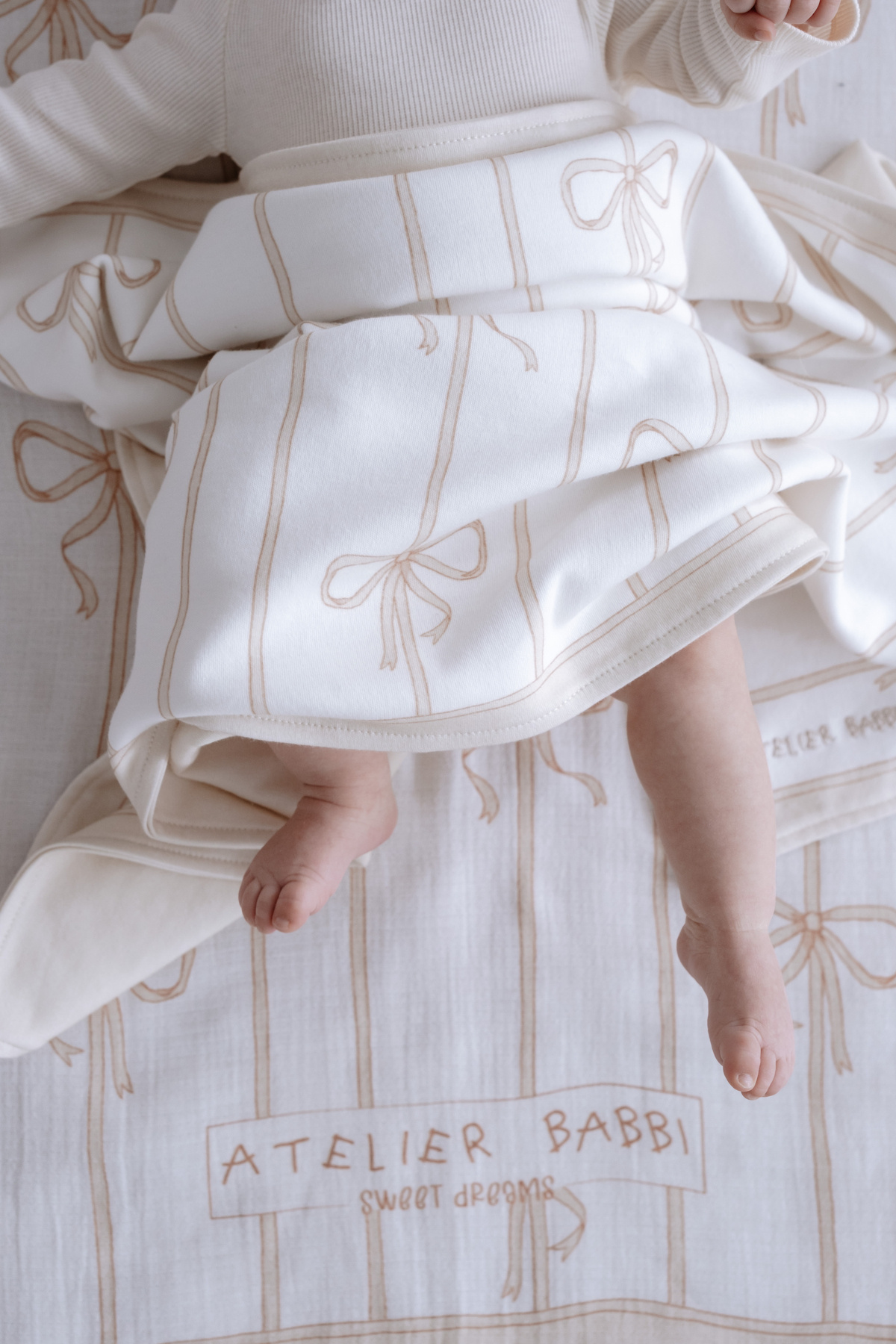 Atelier Babbi Çift Taraflı Battaniye - Kurdele / Bej fotoğrafı 4 (önizleme)