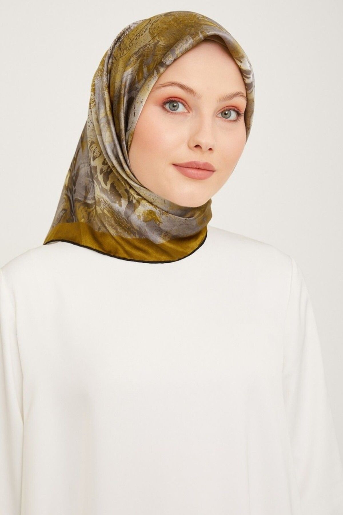 Armine İpek Eşarp Nostalji Sura 9041DS Batik Desen YAĞ YEŞİLİ-GRİ