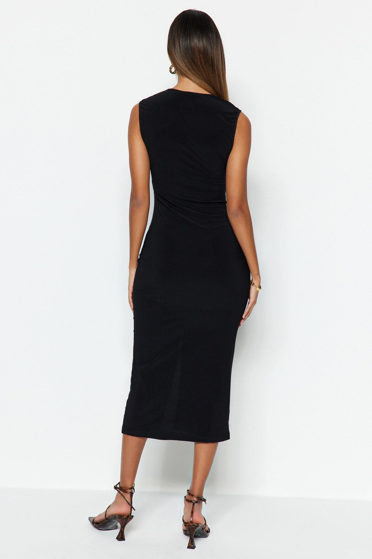 Trendyolmilla  Siyah Fitted/Vücuda Oturan Büzgü Detaylı Midi Esnek Örme Kalem Elbise TWOSS23EL00751 - Görsel 6