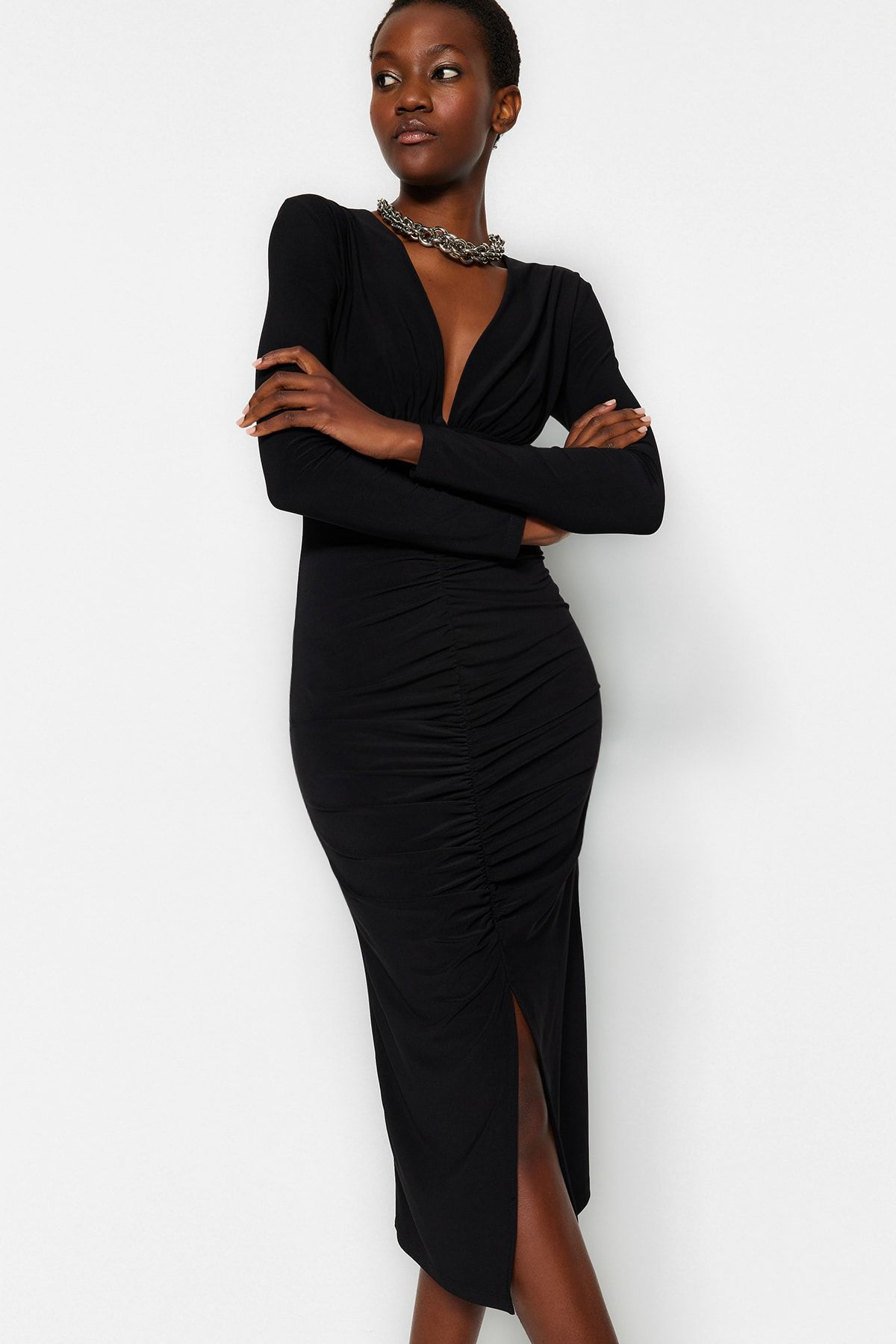 Trendyol Collection Fekete, drapériás V-nyakú testhezálló/testhezálló, rugalmas Midi kötött ceruza ruha TWOAW24EL00197