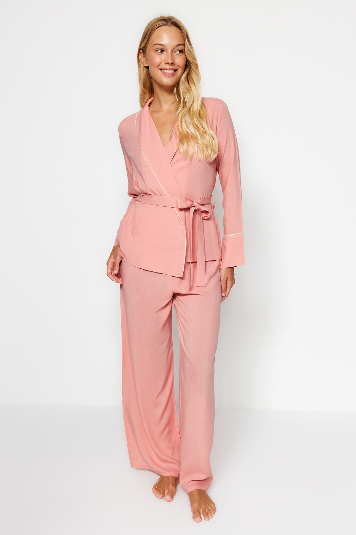 Trendyol Collection-Sada dvouřadého střihu viskózového pyžama - Pudr Belted, Detail paspulky Thmaw22pt1109 4