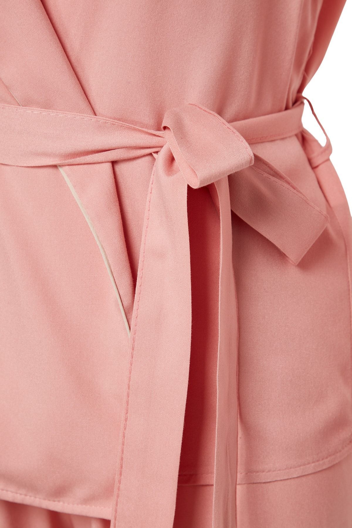 Trendyol Collection-Sada dvouřadého střihu viskózového pyžama - Pudr Belted, Detail paspulky Thmaw22pt1109 9