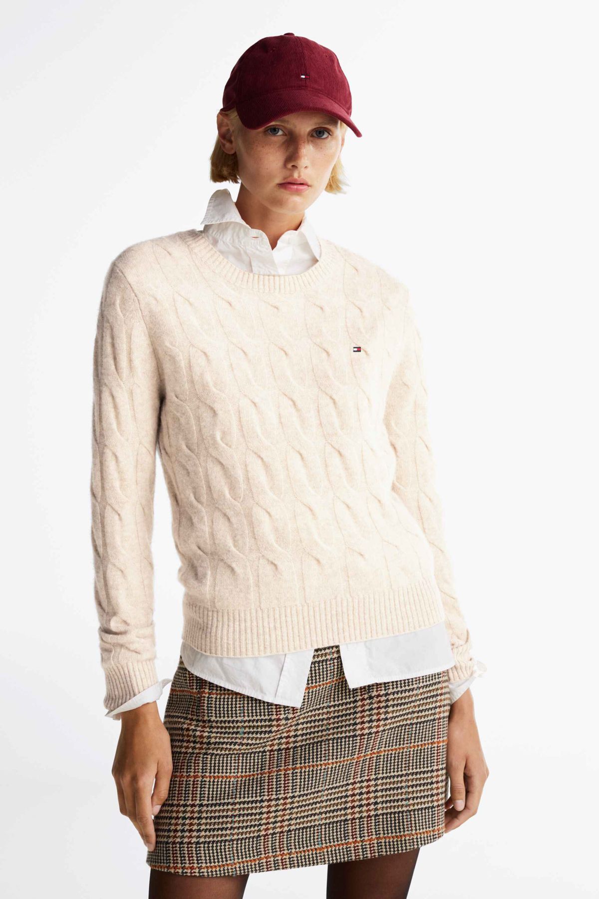 Tommy Hilfiger-Μπεζ πουλόβερ με στρογγυλή λαιμόκοψη - Standard Pattern, SOFT WOOL CABLE C-NK 1
