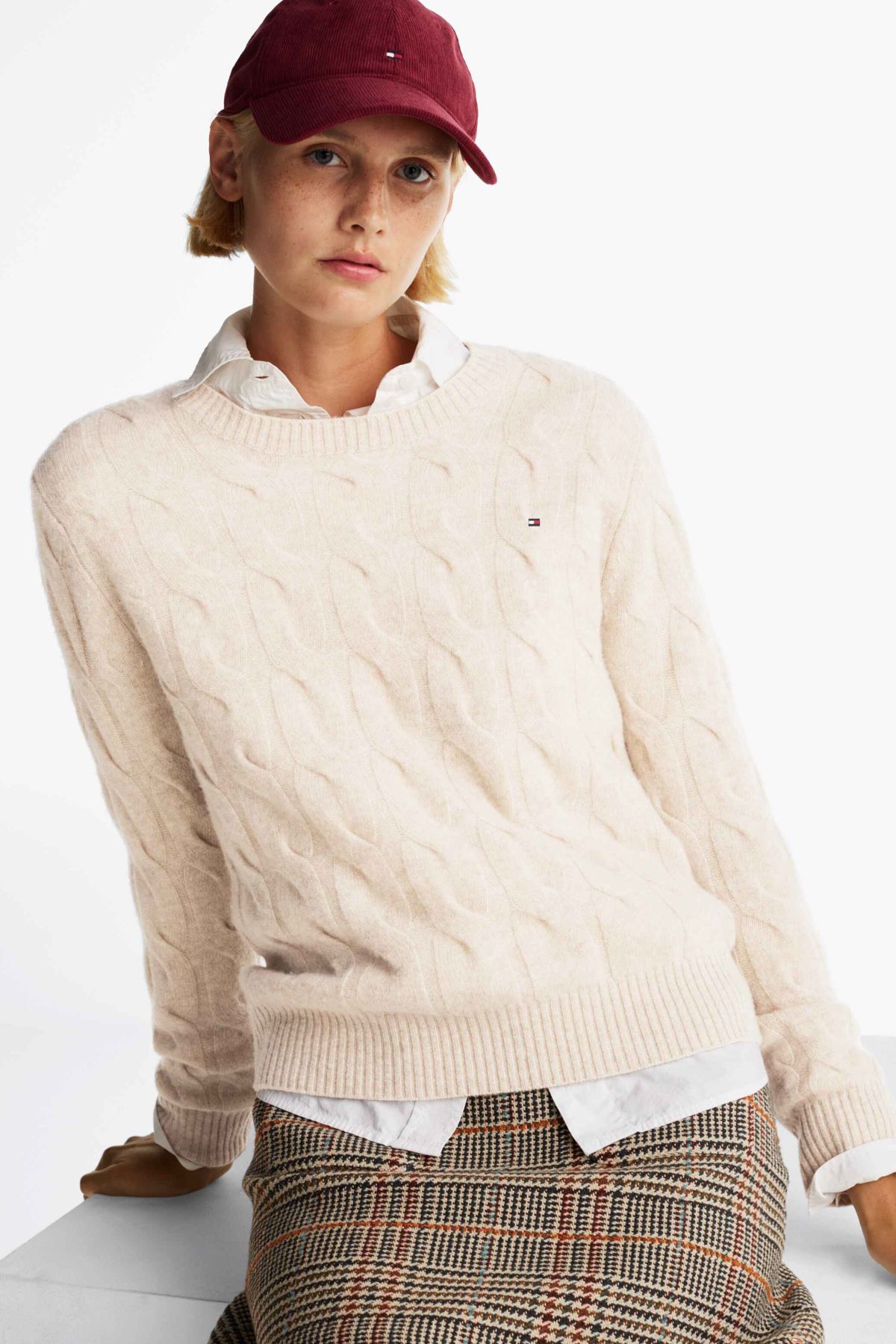 Tommy Hilfiger-Μπεζ πουλόβερ με στρογγυλή λαιμόκοψη - Standard Pattern, SOFT WOOL CABLE C-NK 2