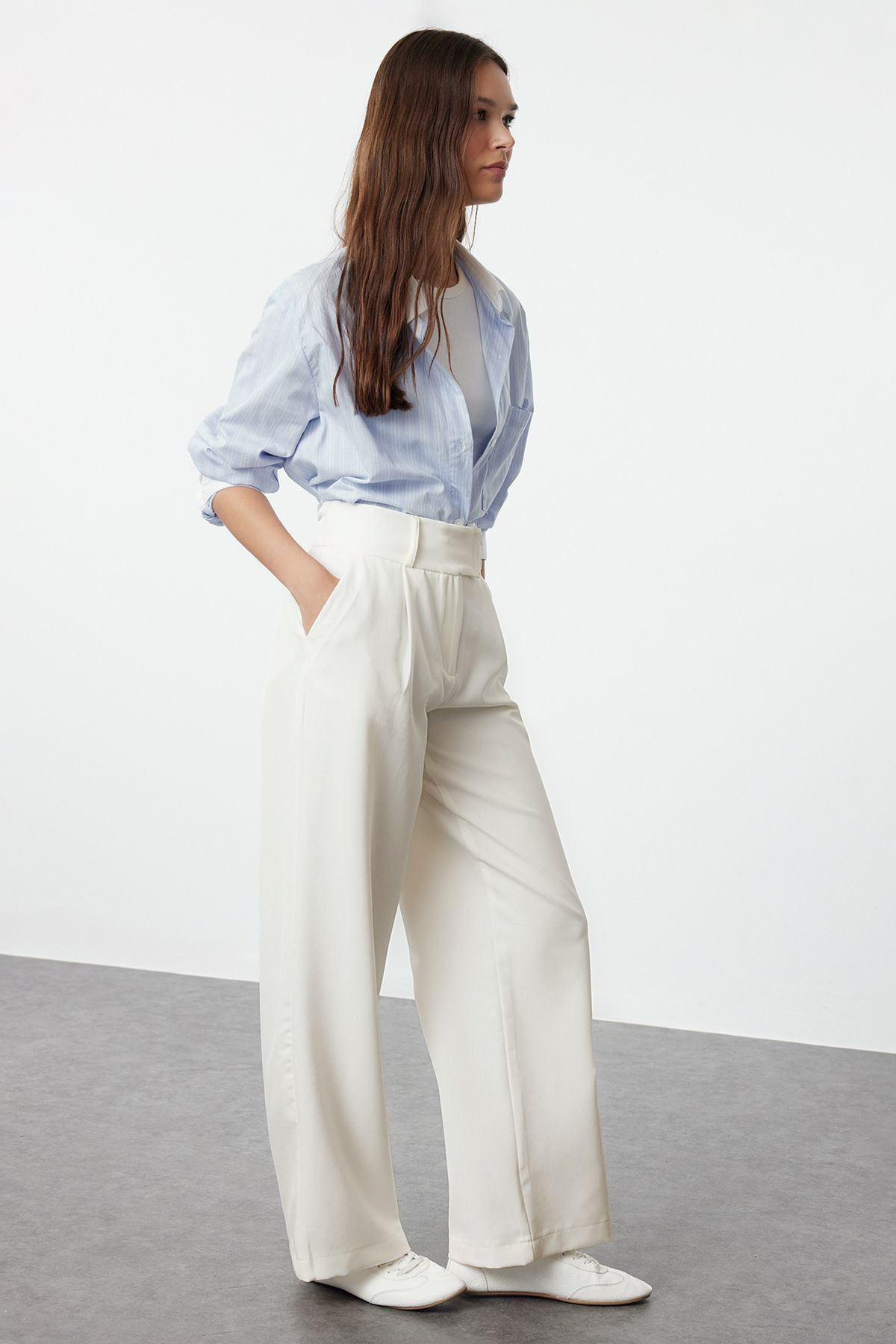Trendyol Collection-Pantaloni albi țesuți cu tăietură dreaptă - Detaliu în talie, TWOAW25PL00038 2
