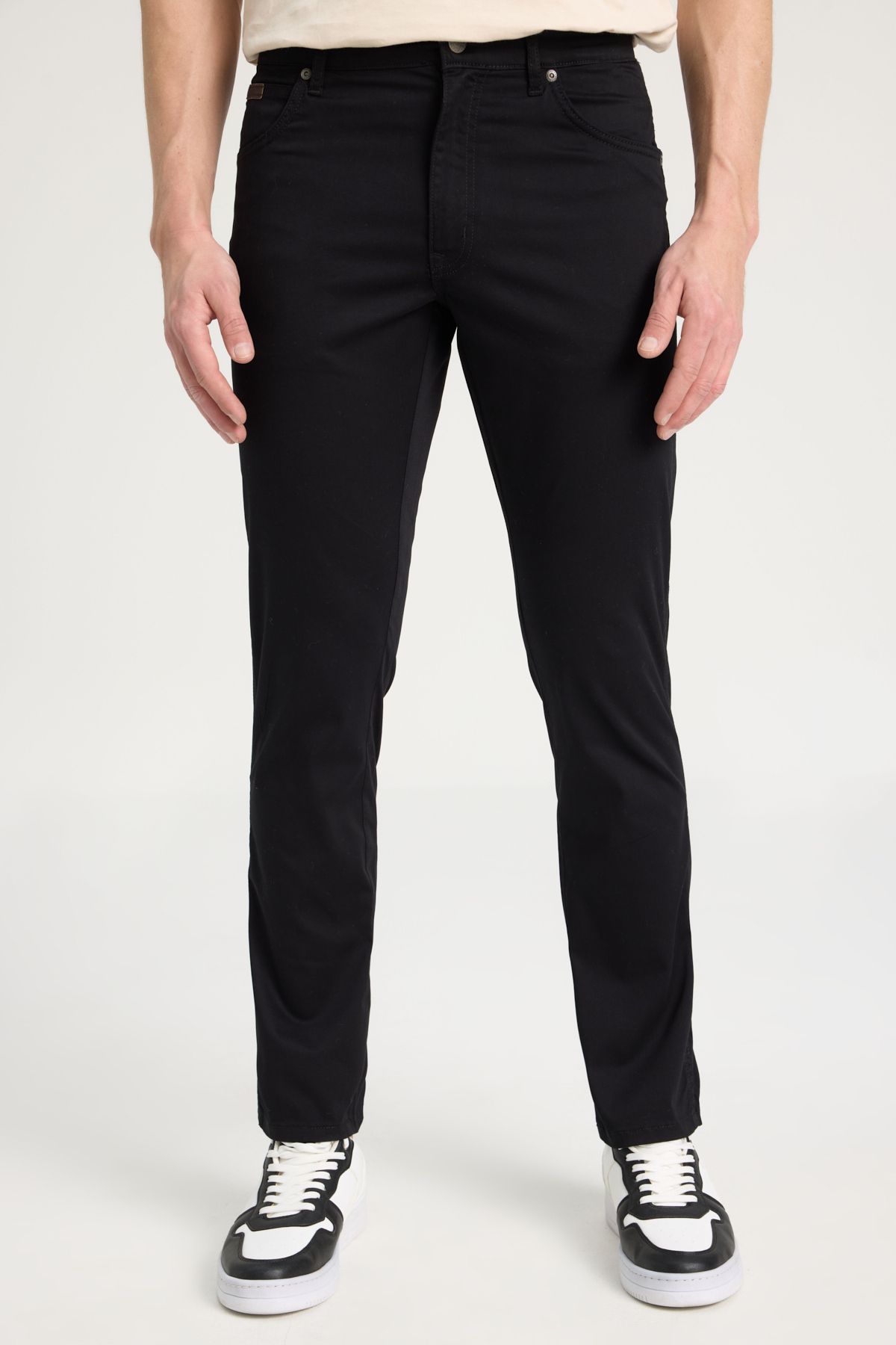 شلوار جین مشکی مردانه کمر نرمال باریک و سیاه پوست chino w12sea001_texas Wrangler