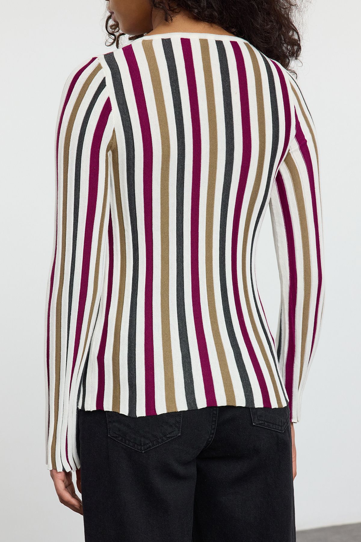 Edit by Trendyol-Ecru V-Neck Color Block Slim Knitwear Sweater Tedaw25Kz00054 4