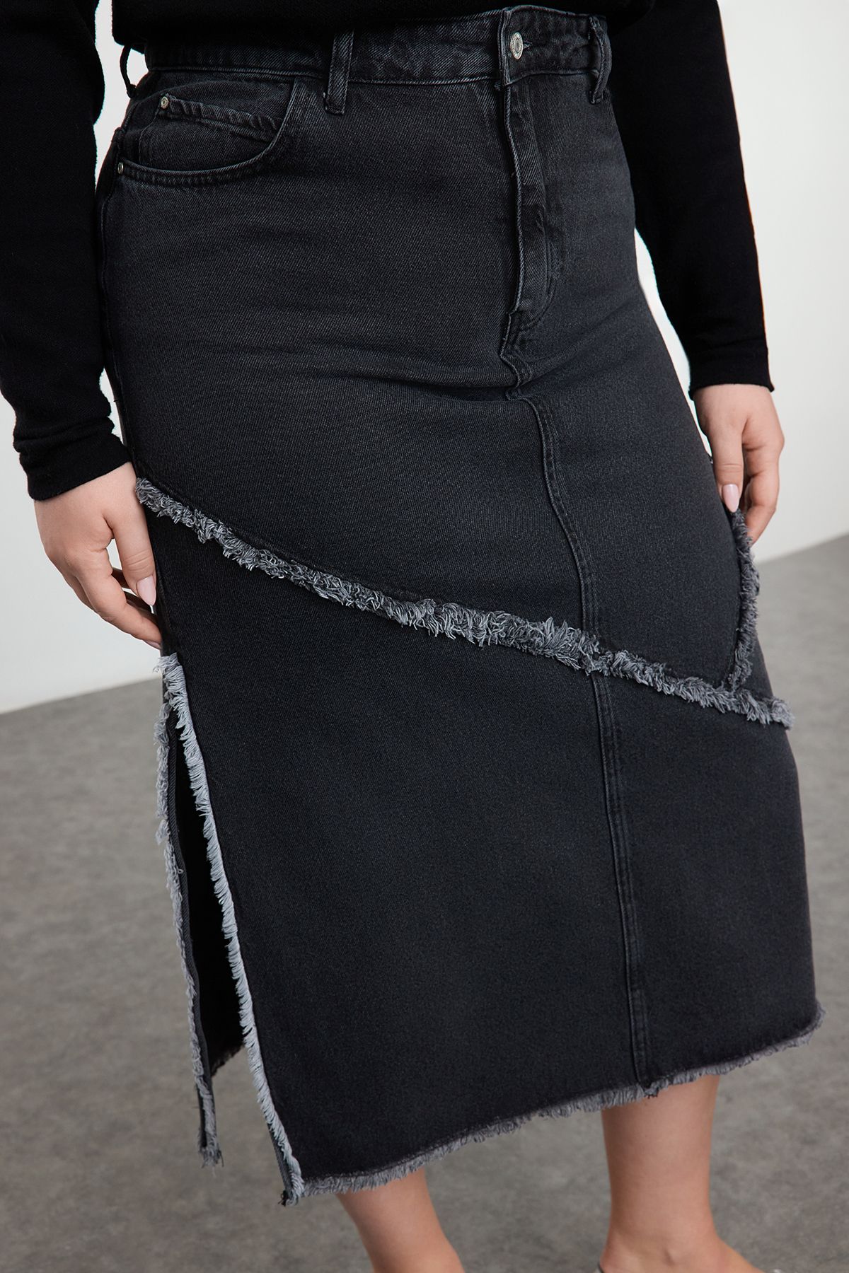 Trendyol Curve-Anthracite Slit Denim Plus Size Skirt Tbbaw25Az00012 3