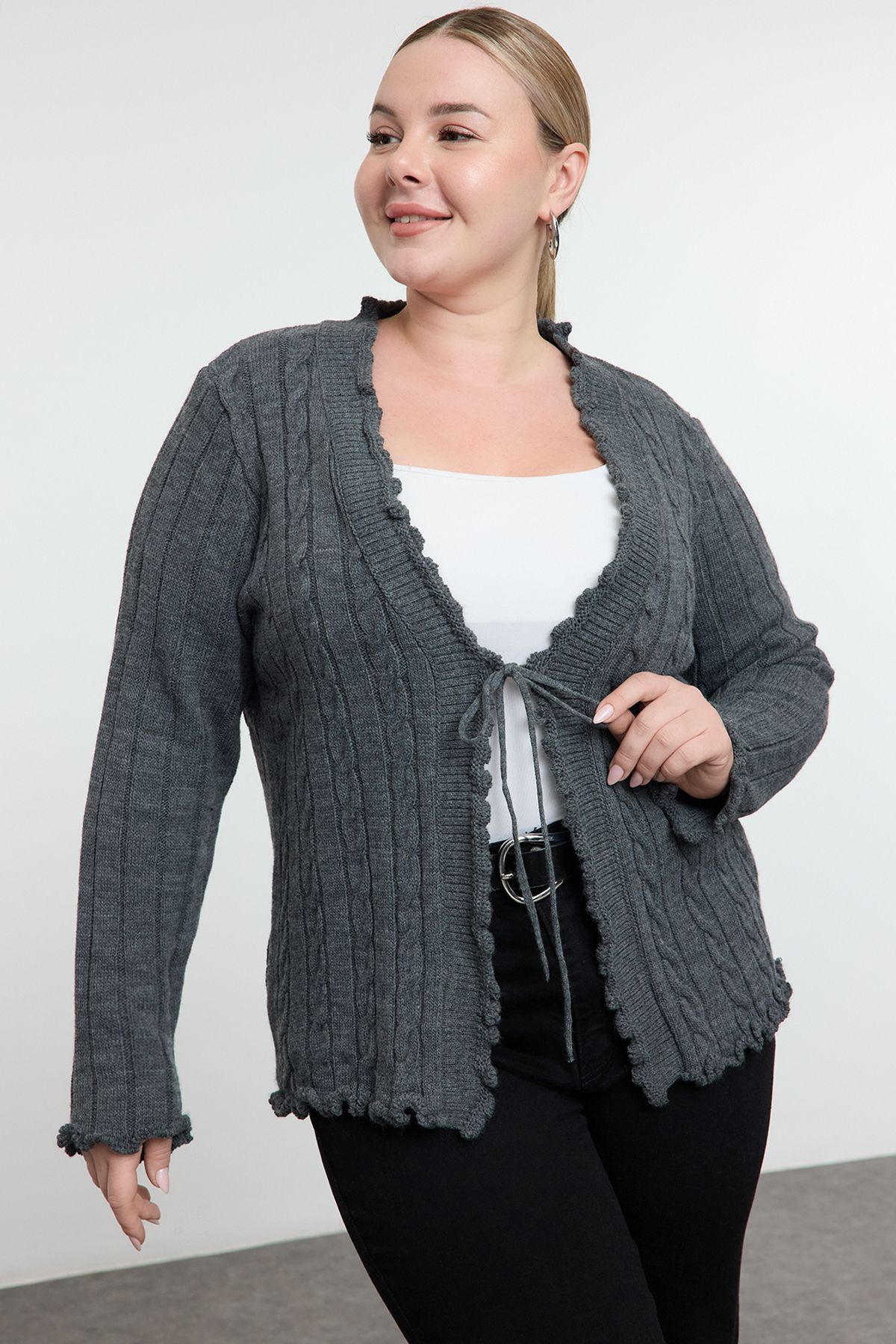 Trendyol Curve Wzór Dzianiny Z Włosami Antracytowymi, Kardigan Z Wiązaniem Tbbaw24av00003 Kobieta - XL
