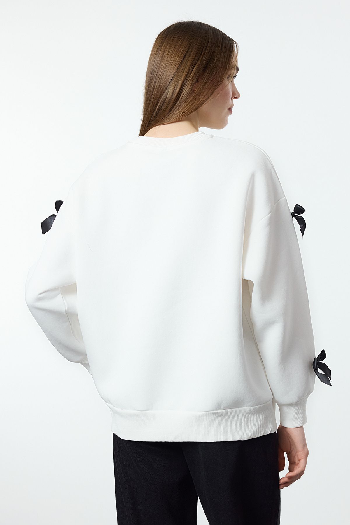 Trendyol Collection-Ecru Ribbon Detail Oversize/Wide Fit Silná pletená mikina Twoaw25Sw00069 5