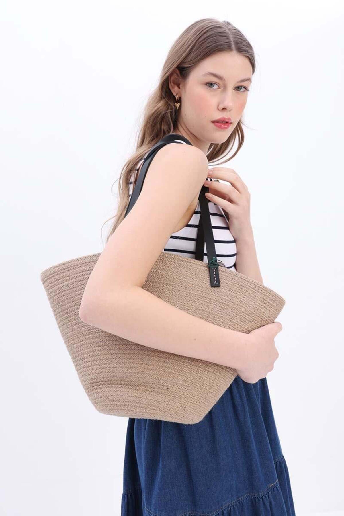 ALLDAY-Black-Large Size Straw Hand and Shoulder Bag 1