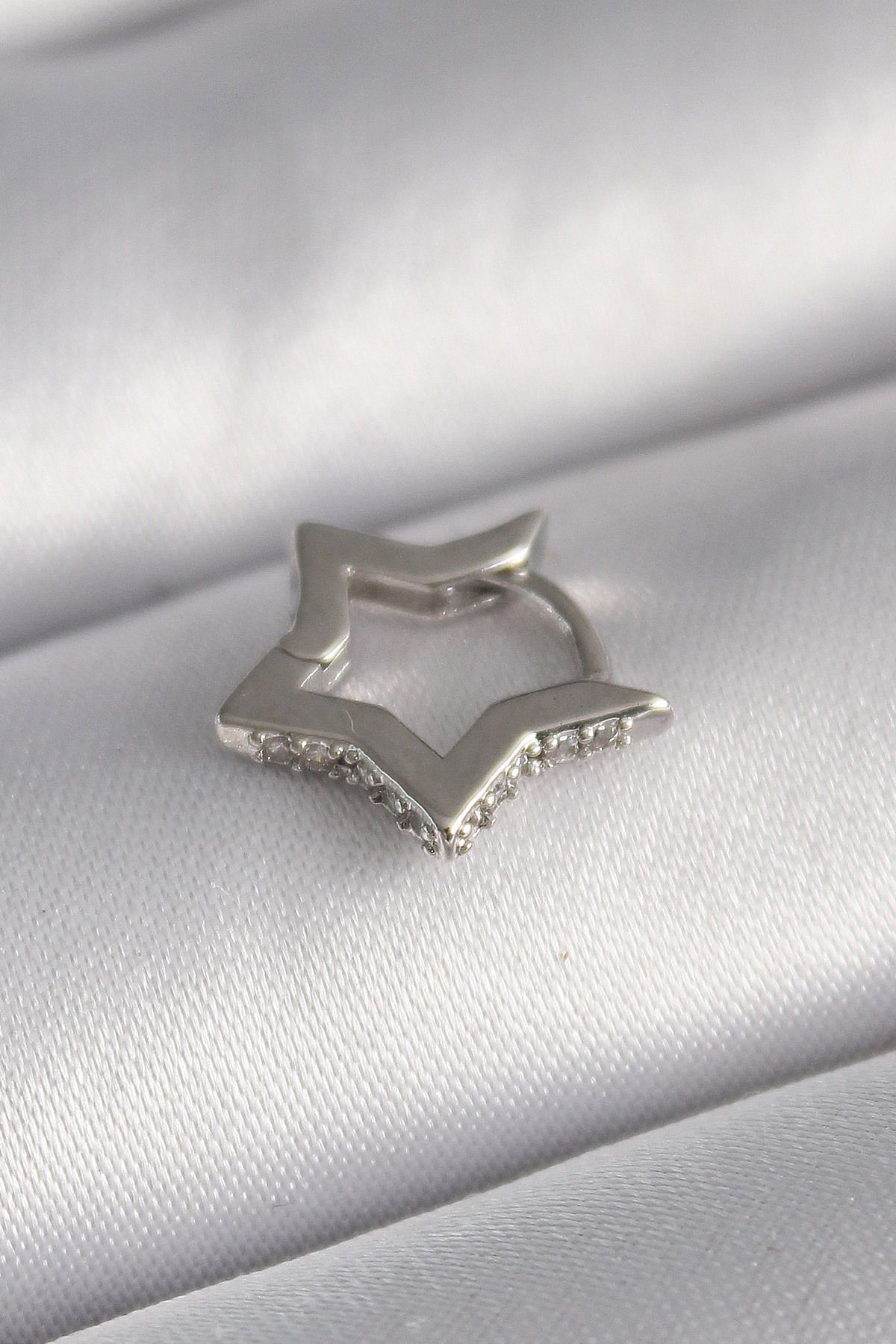 Maristas Çelik Gümüş Renk Zirkon Taş Detay Yıldız Model Tragus Piercing