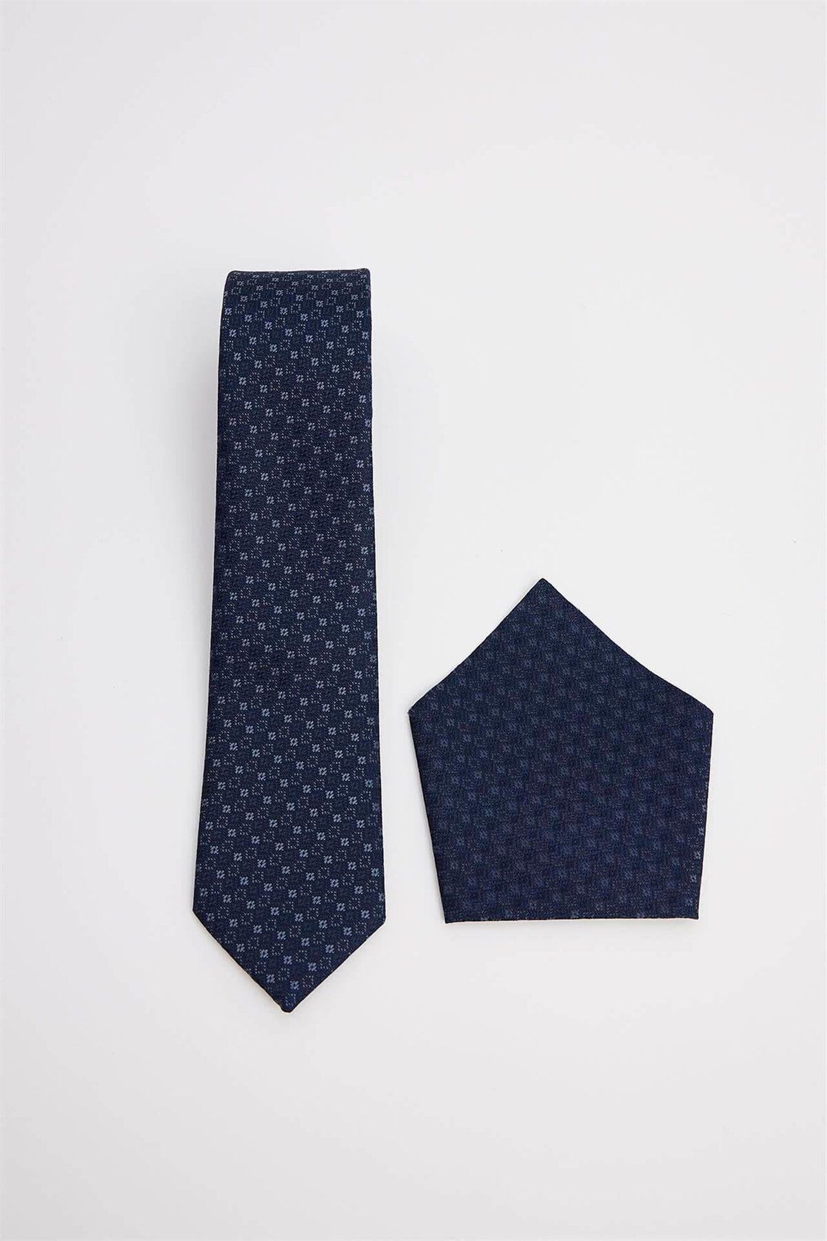 Tudors-Classic Pocket Handkerchief Patterned Tie 4