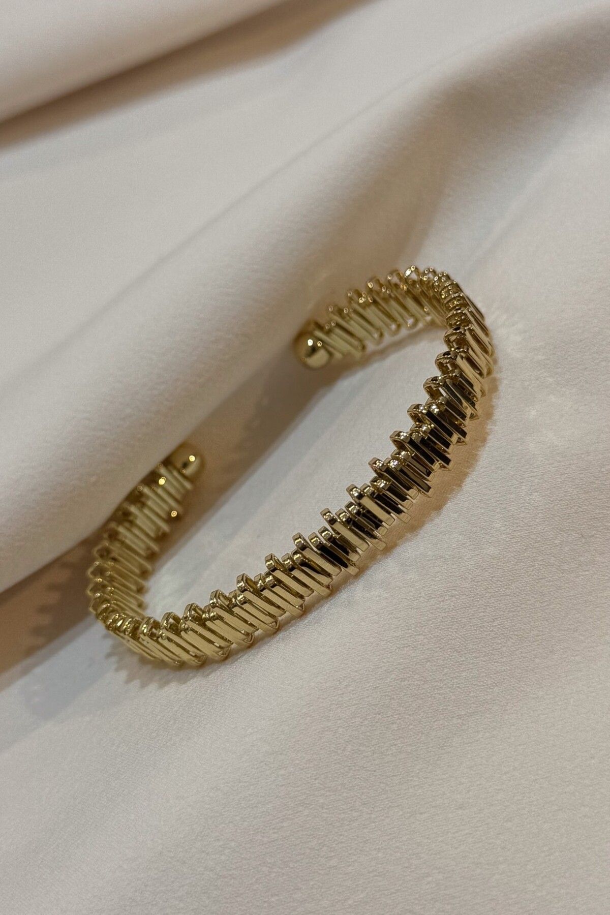 Chic Latife-Gold Compression Bracelet 1