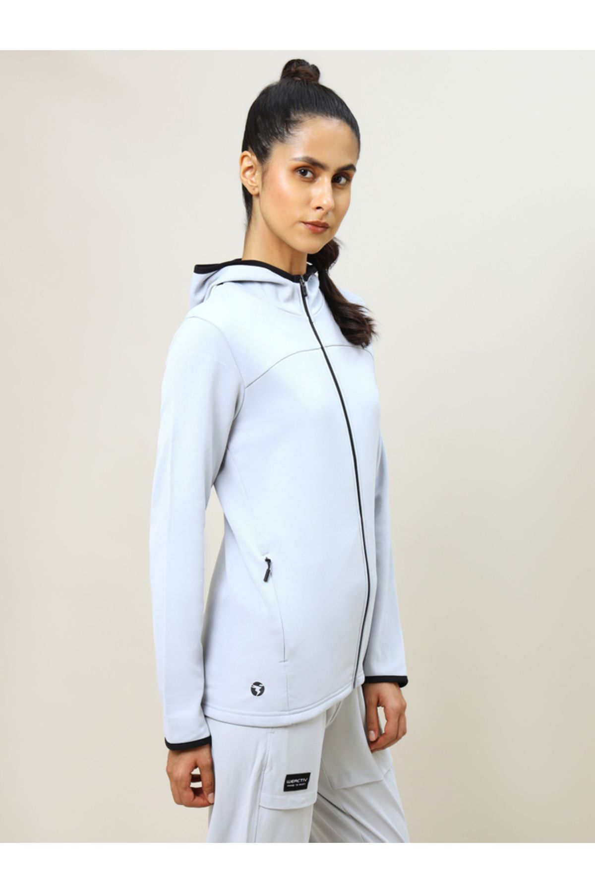 Technosport By Styli-سترة بغطاء رأس وقصة Slim Fit مع جيب بسحاب 2