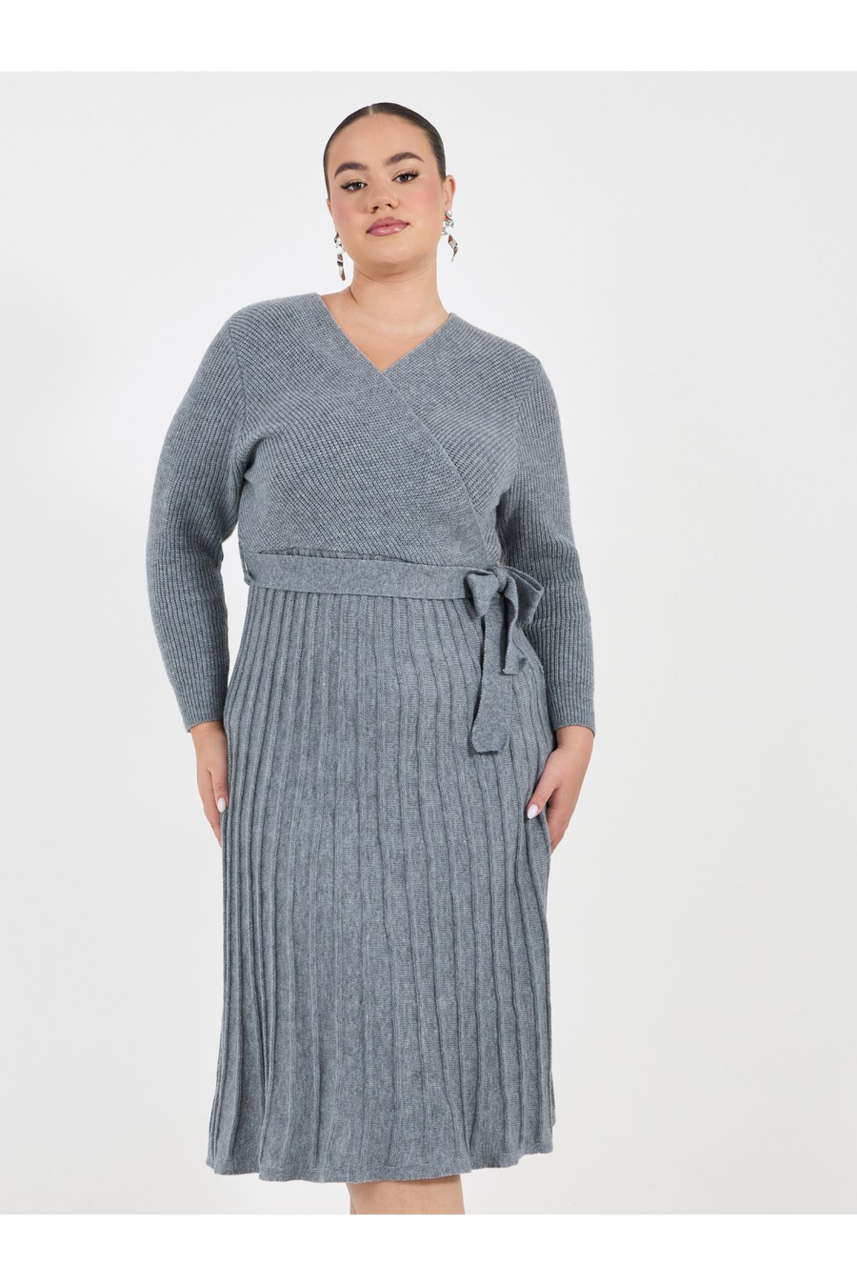 Styli-Plus Size Textured Knit Sweater Midi Dress 5