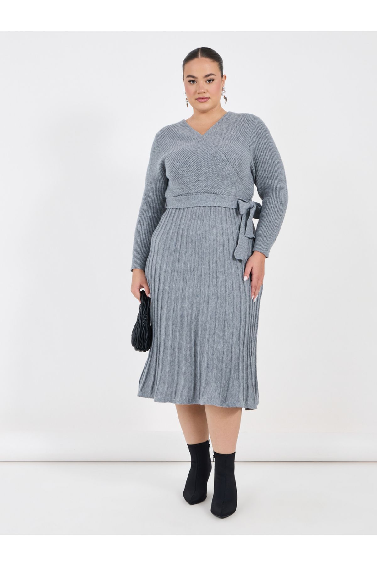 Styli-Plus Size Textured Knit Sweater Midi Dress 4