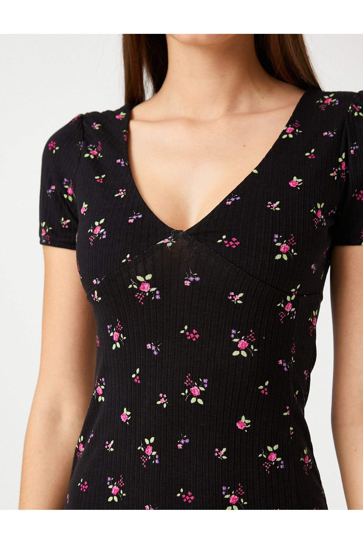 Koton-Μίνι Φόρεμα Floral με V λαιμόκοψη με κοντό μανίκι με λεπτομέρεια 5