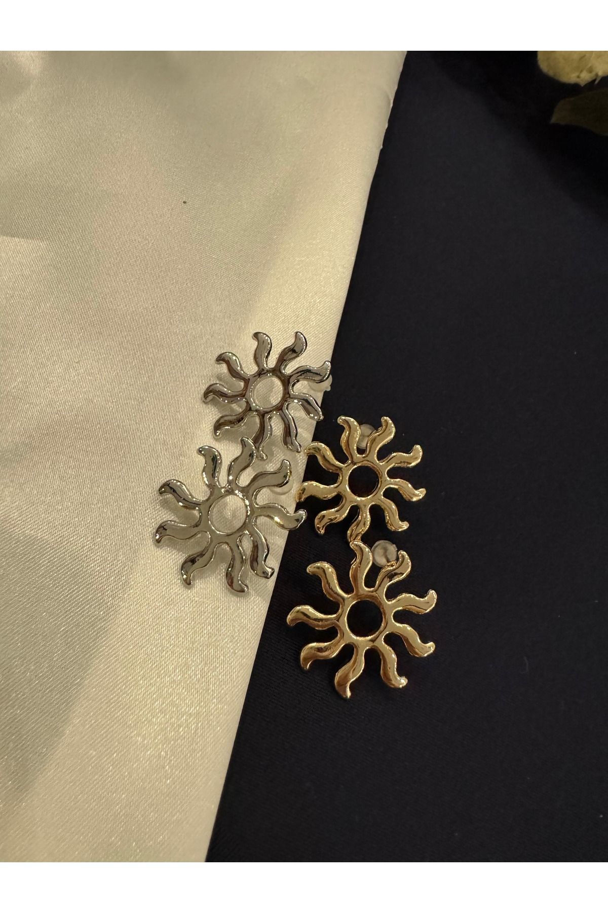 HERA-Sun Figure Earrings 2