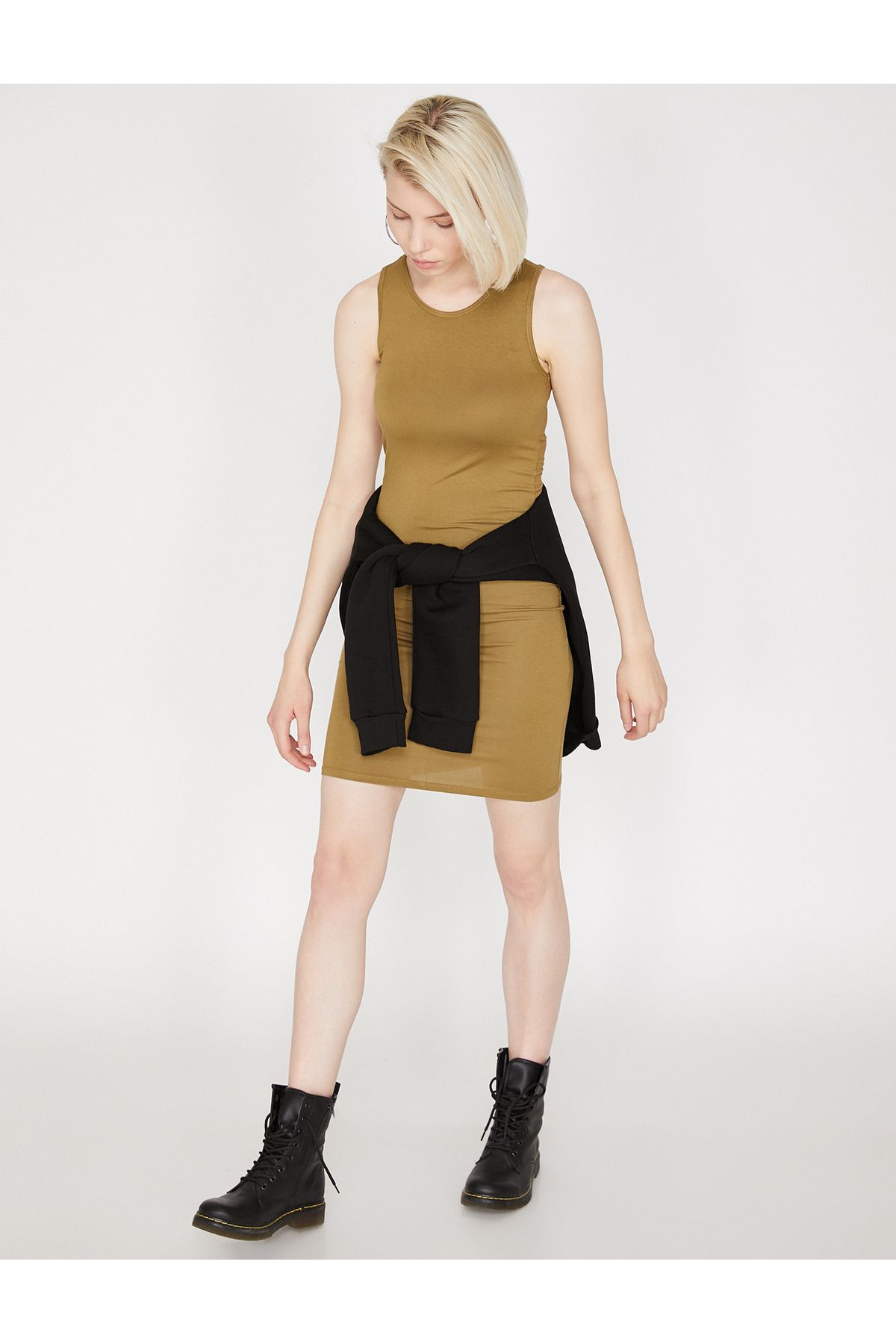 complete the look image