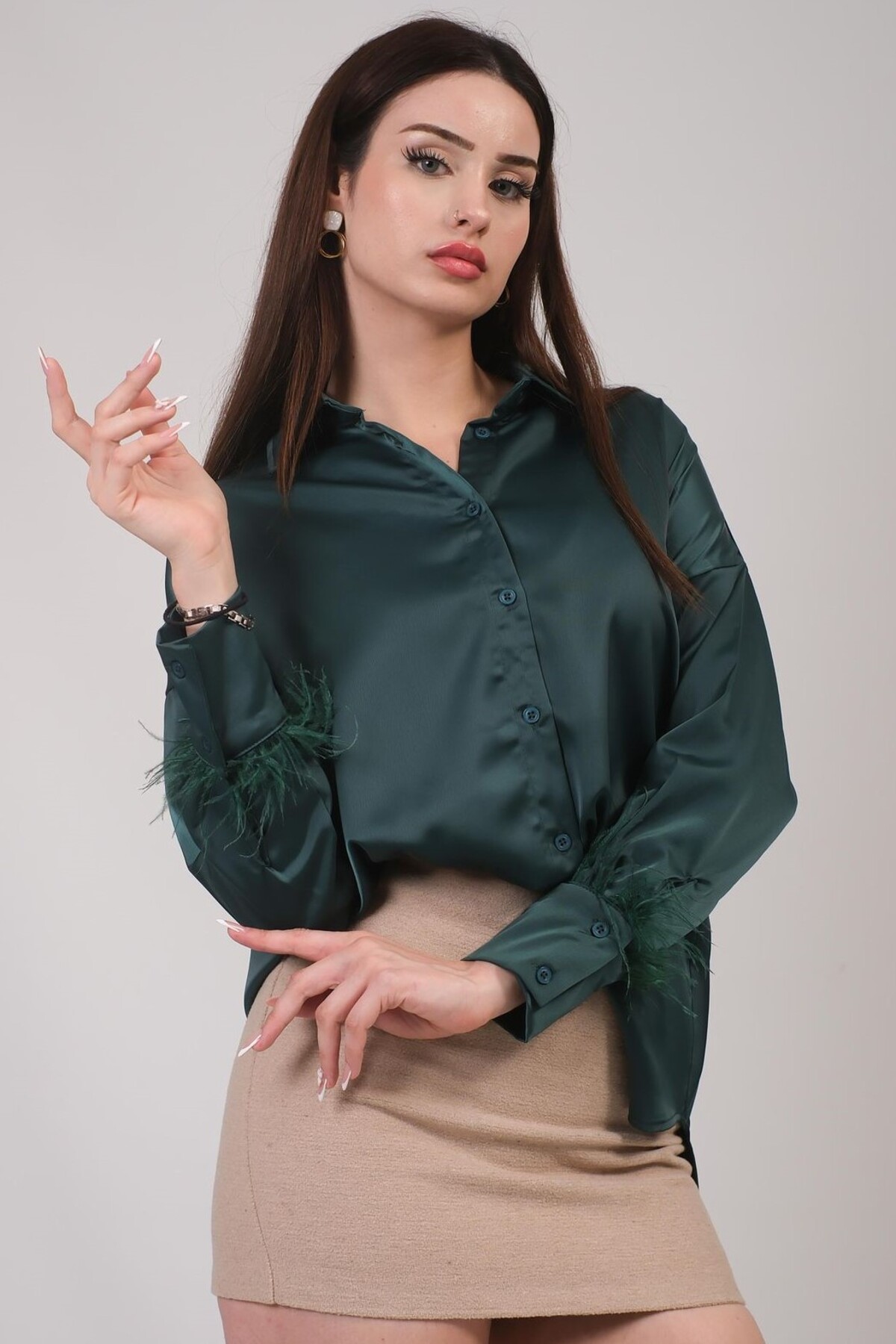 Oversize Model Kolu Tüy Detay Zümrüt Yeşili Saten Gömlek