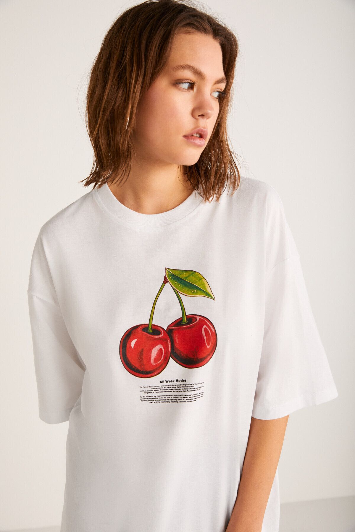 GRIMELANGE-Tricou alb Odalys, 100% bumbac organic, cu croiala supradimensionată, cu imprimeu cireșe 3