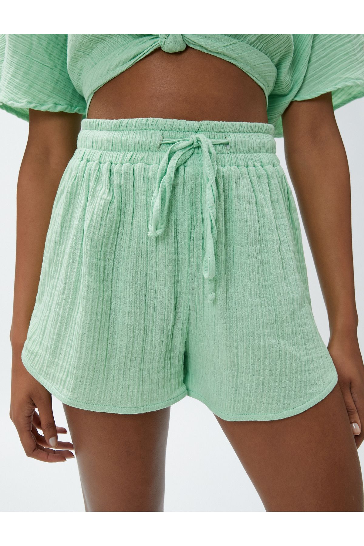 Koton-Yoga-Shorts aus Musselin mit Bindegürtel 5