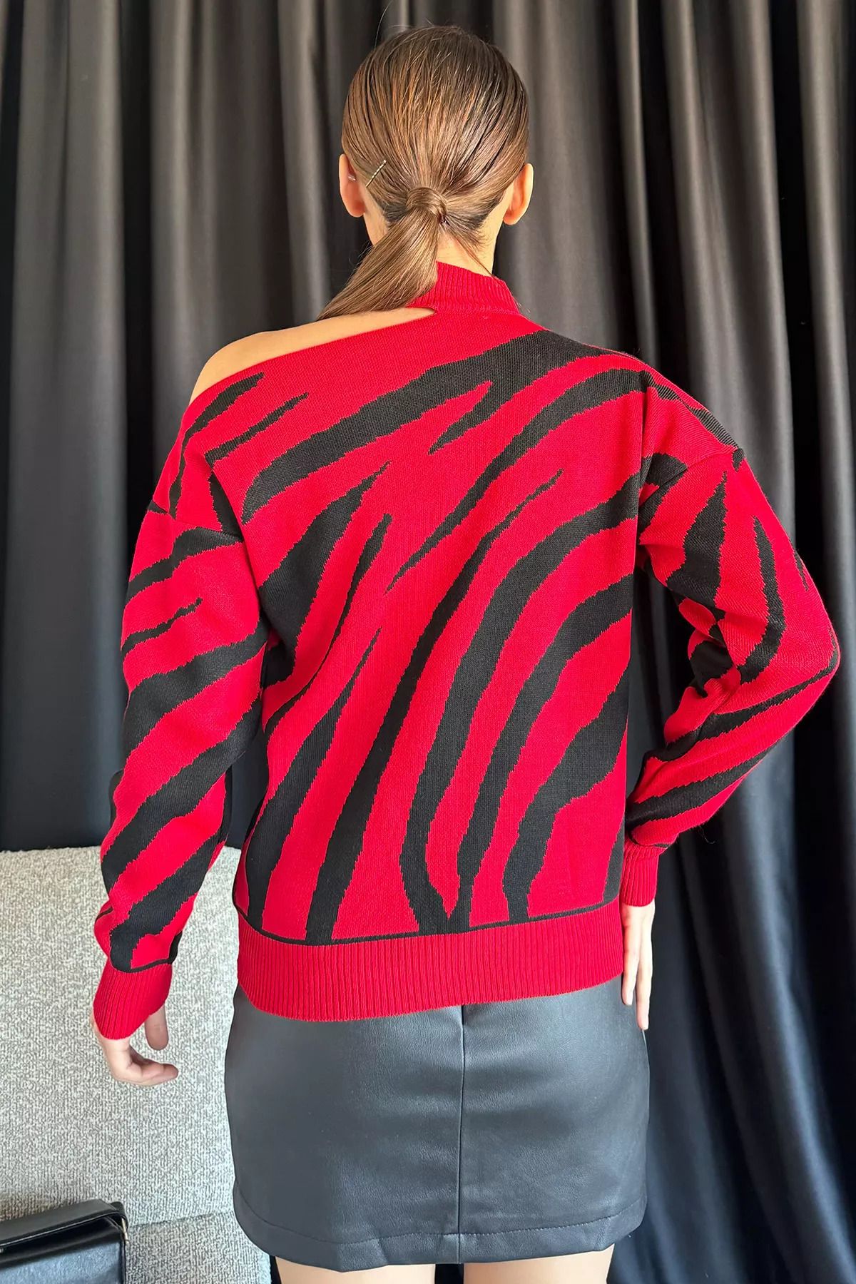 GÜLSELİ-Claret Red Women's Off-Shoulder Zebra Patterned Knitwear Blouse 4