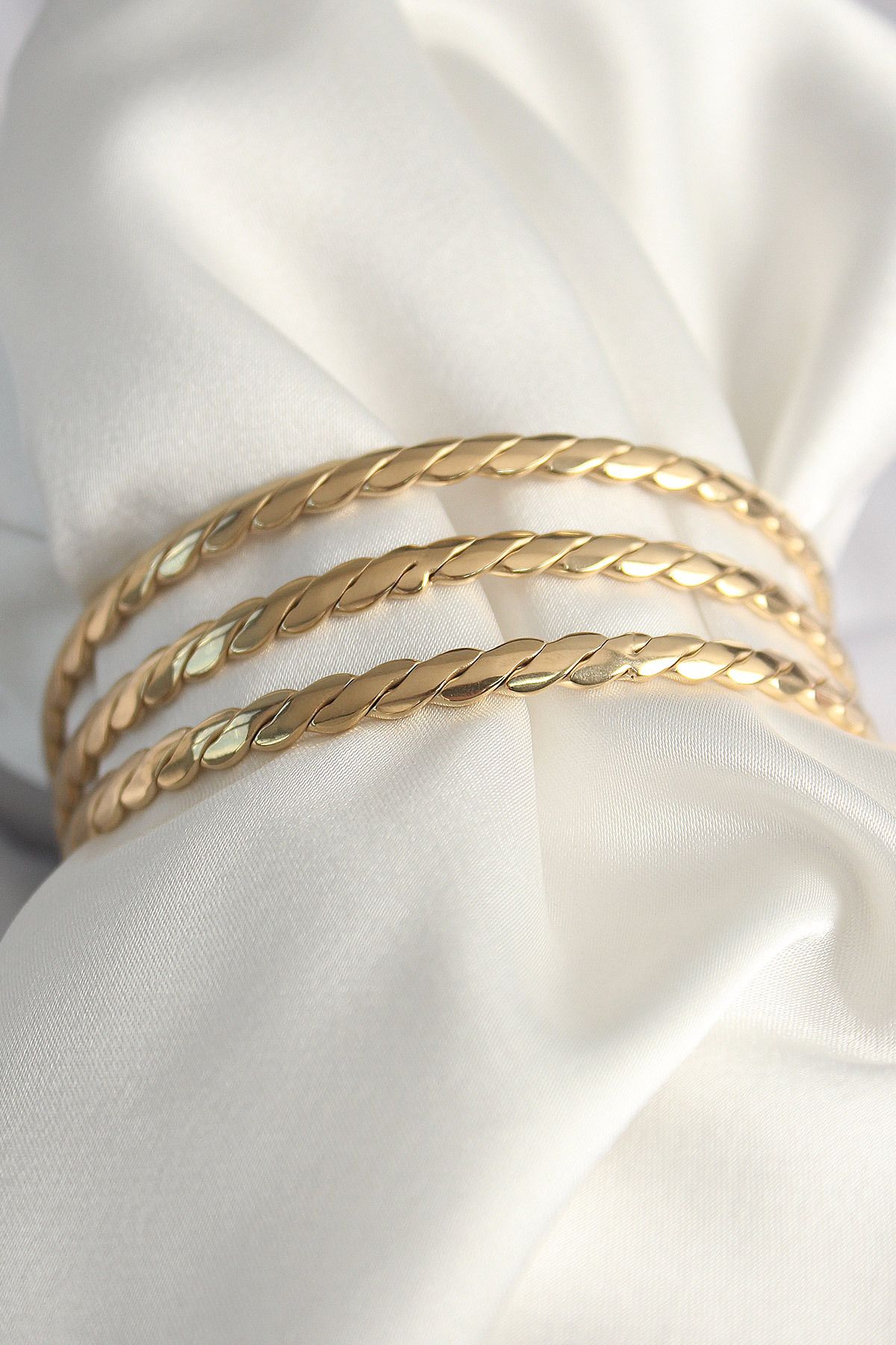 BirdoluSepet 316L Çelik Gold Renk 65 mm Burma Ajda Model Kadın Bilezik