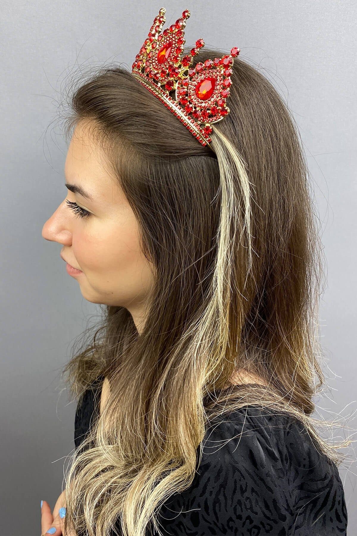 Limelia-Ahu Model Red Gold Bridal Crown 3