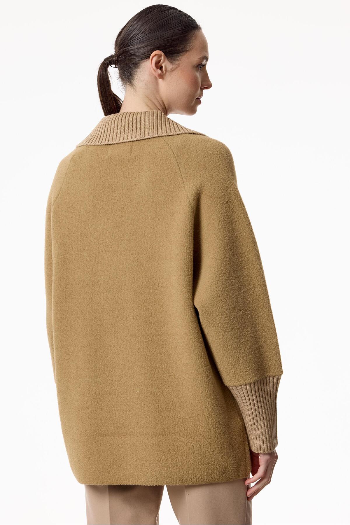 Tığ Triko  Yakası Fitilli Kruvaze Triko Kaban CAMEL - Görsel 4