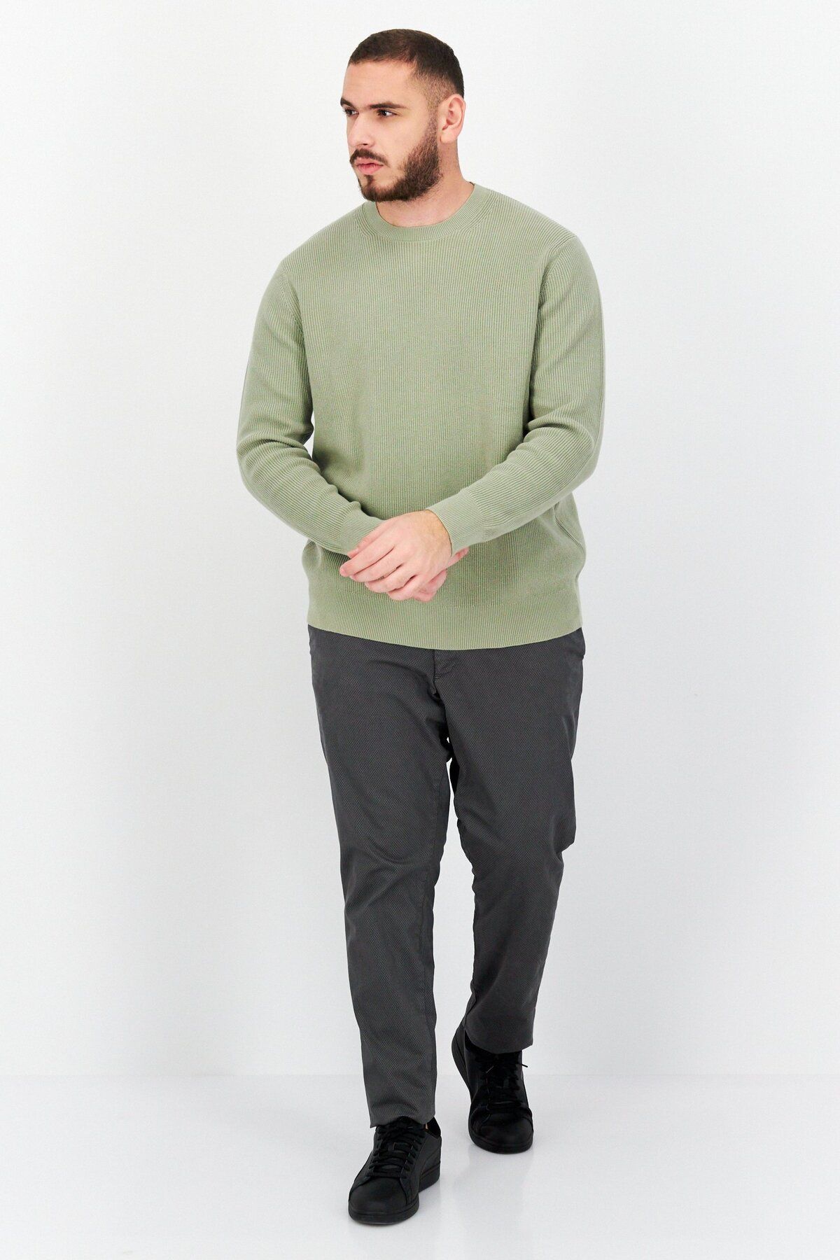 CELIO-Men Crew Neck Knitted Sweater, Light Sage 4