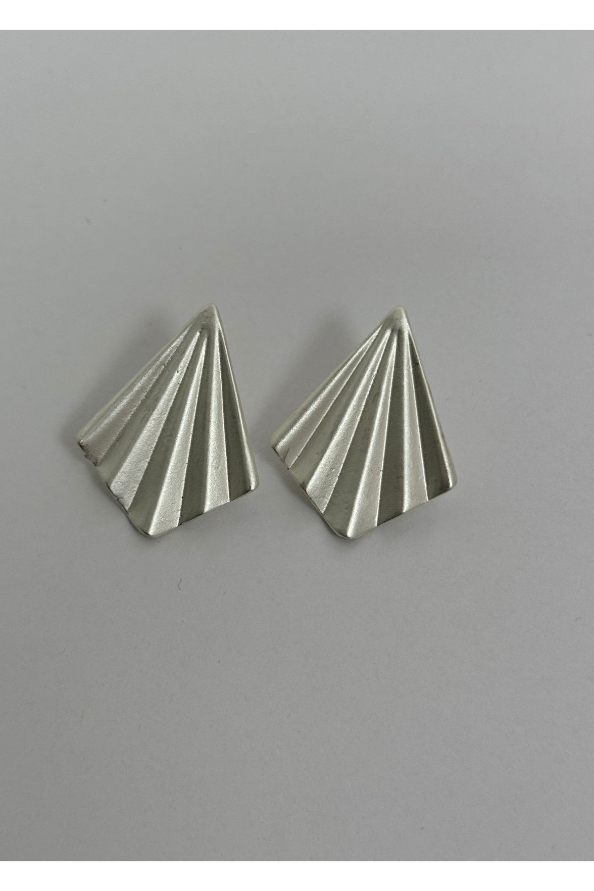 KİLİGİSTANBUL-Matte, Tolded, Deformed Slipping Earring 3.50 cm 2