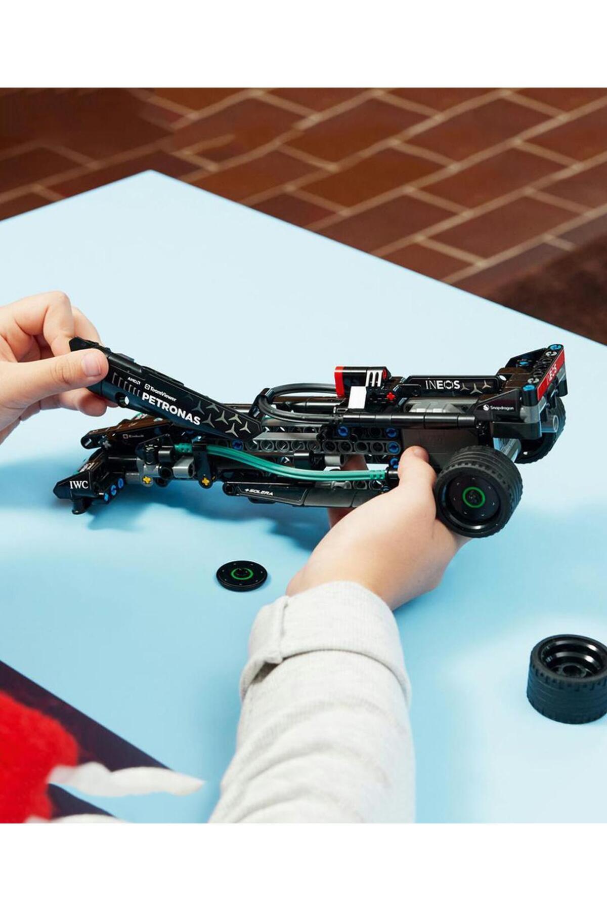 تکنیک مرسدس-آمگِی افوان دبلیو۱۴ ای پرفورمنس پولبک ۴۲۱۶۵ – ۲۴۰ قطعه