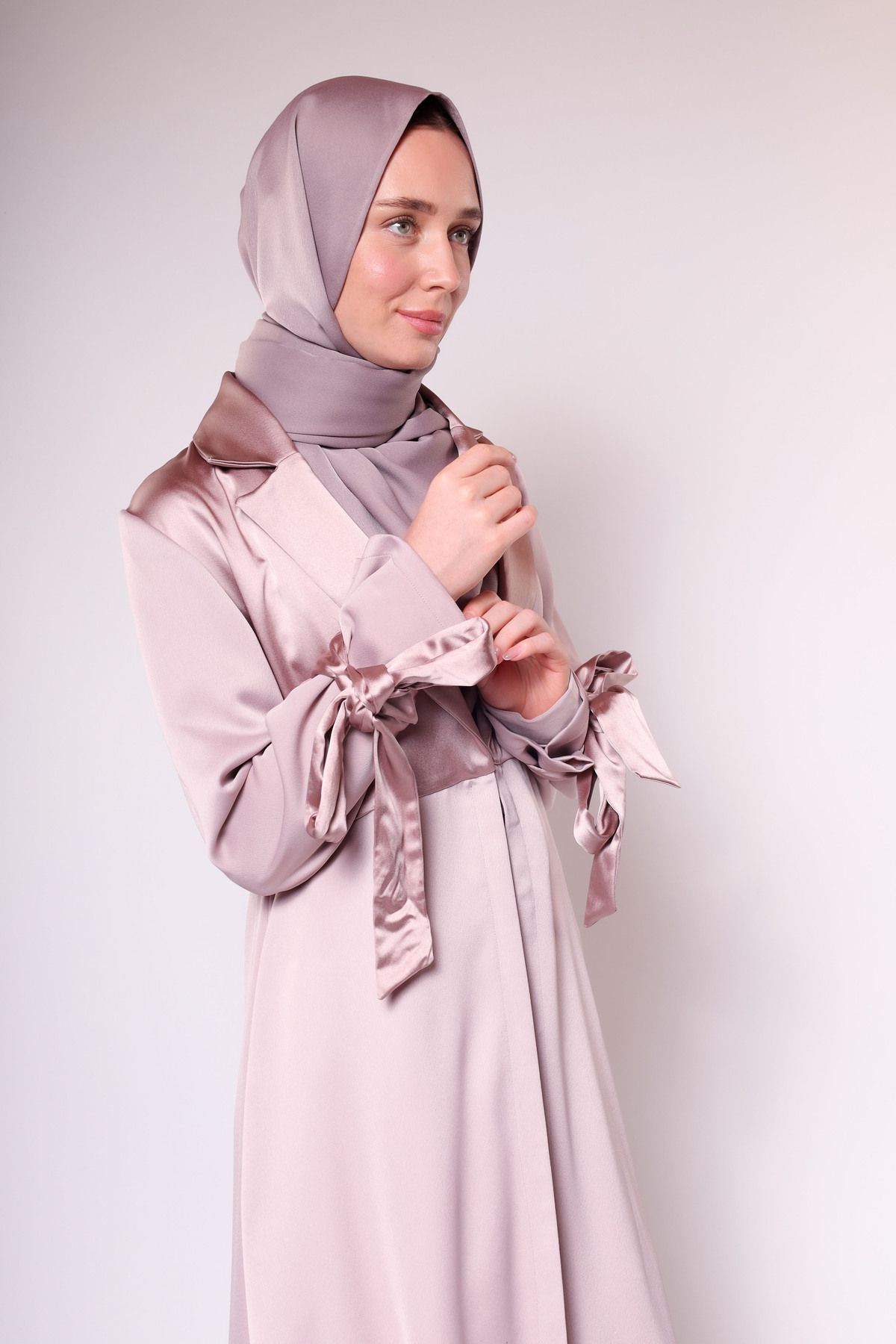 HARİKA WEAR-عباية عباية وردية عصرية وأنيقة 6