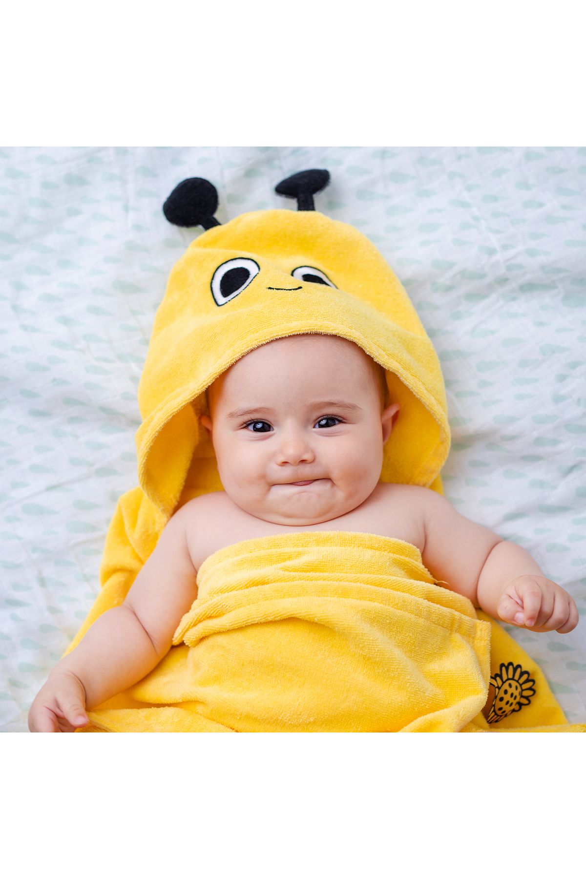 Milk & Moo-Milk&moo Bee Buzz Velvet Hooded Towel, 100% Cotton, For 0-2 Years, Soft And Absorbent, 70x120 Cm 4