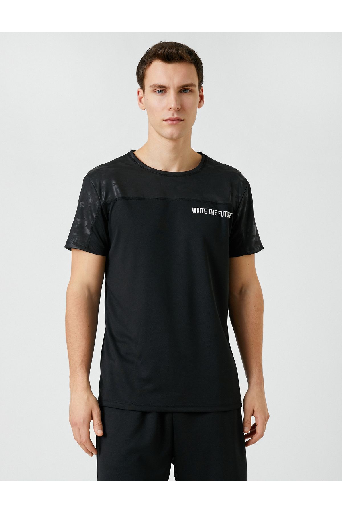 Koton-Sport-T-Shirt mit Tarnmuster und detailliertem Slogan-Aufdruck, Rundhalsausschnitt 3