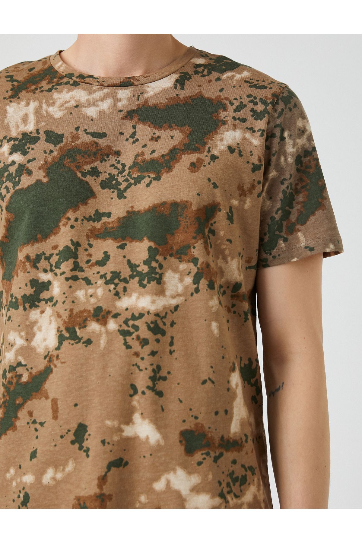 Koton-T-Shirt mit Tarnmuster 5
