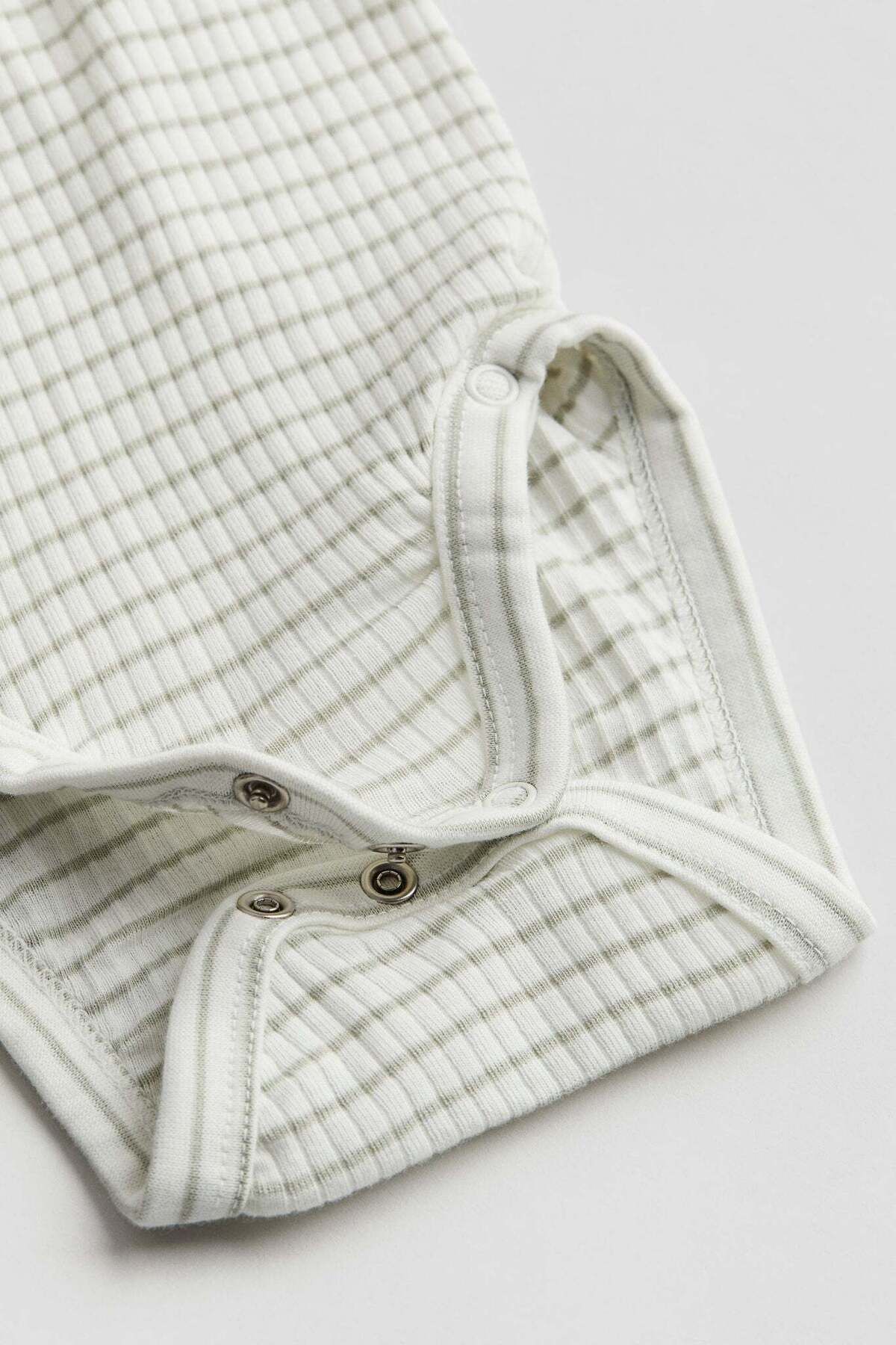 H&M-طقم هدايا جيرسي بوانتيلي مكون من 4 قطع 5