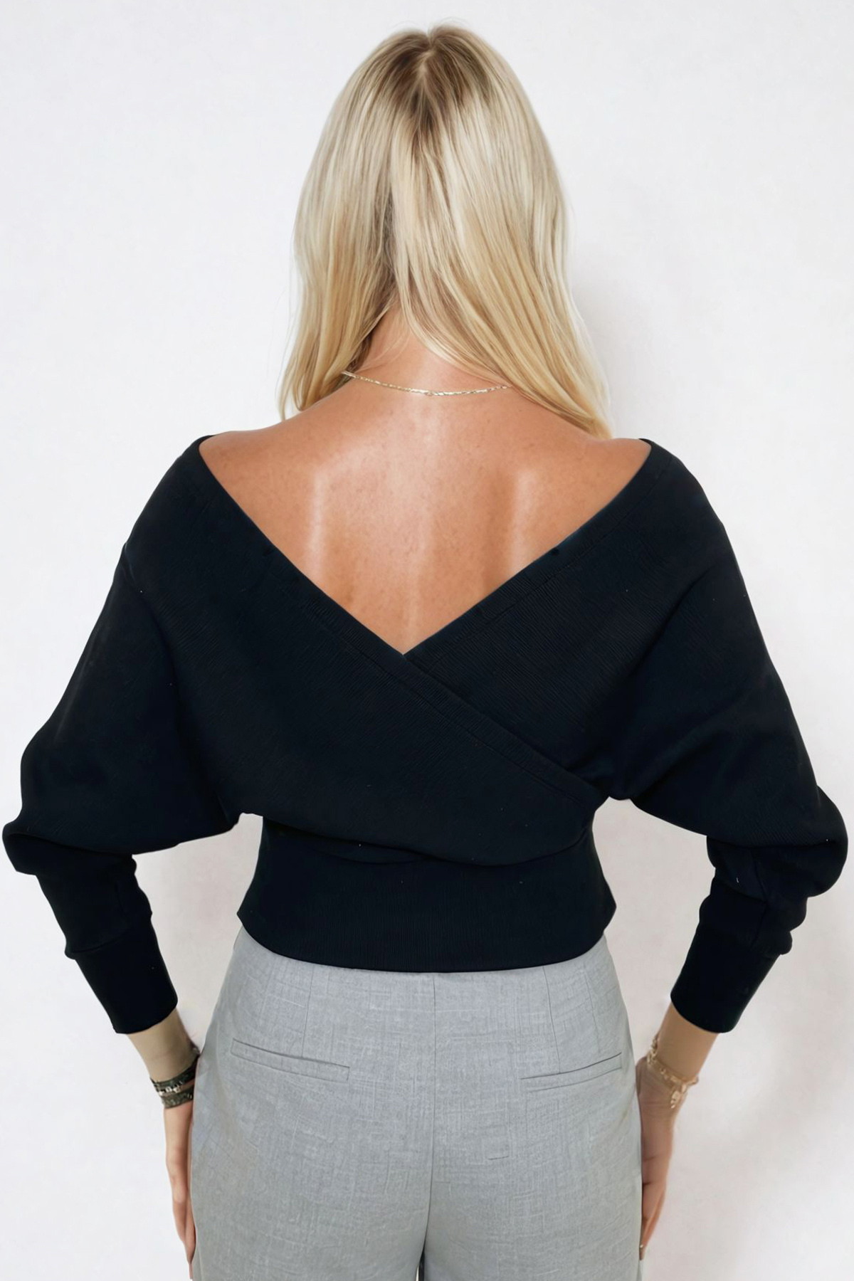 Trend Alaçatı Stili Dámska čierna blúzka s výstrihom do V vpredu a vzadu ALC-019-053-BLZ